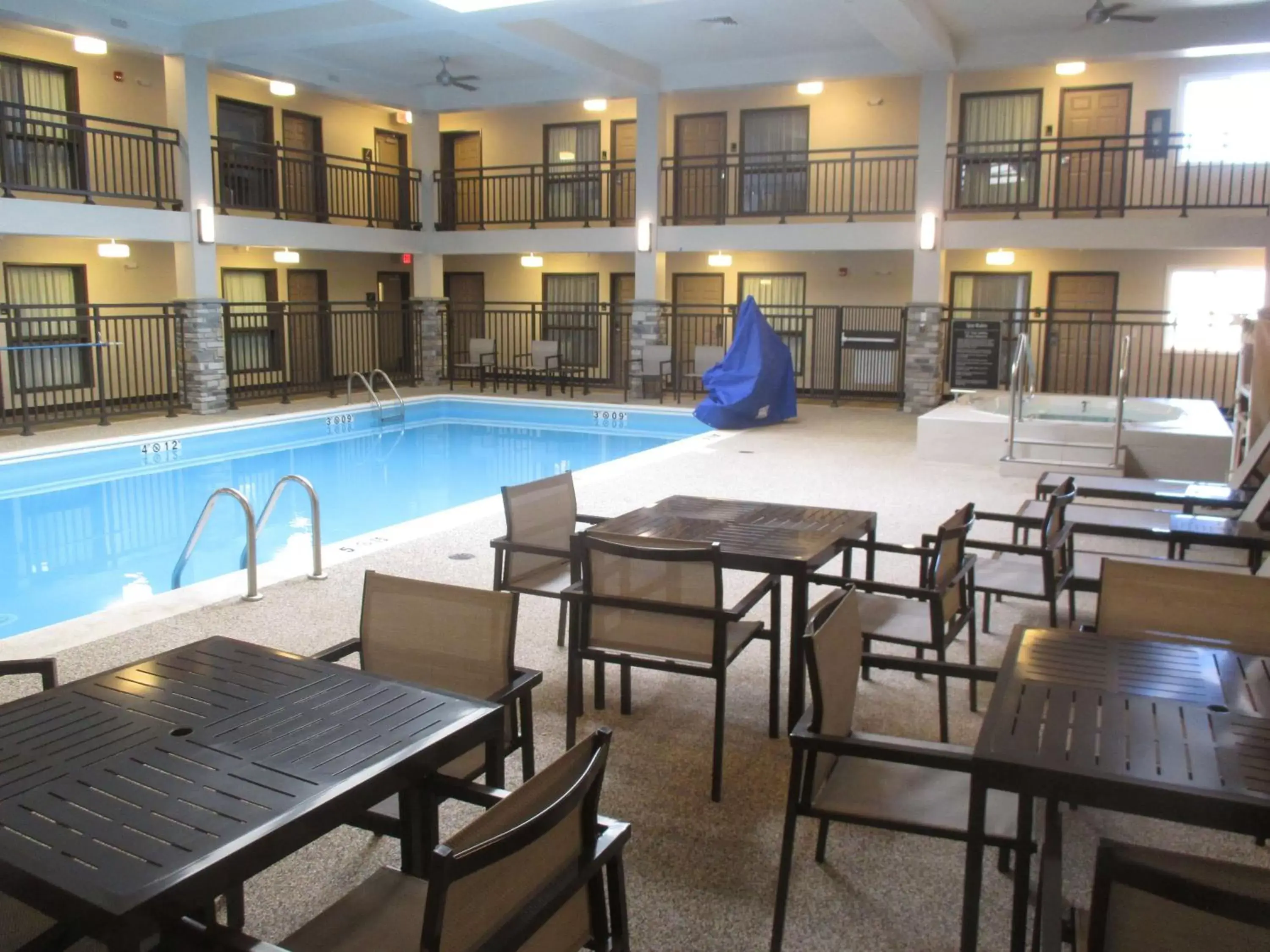 On site, Swimming Pool in Best Western Harvest Inn & Suites