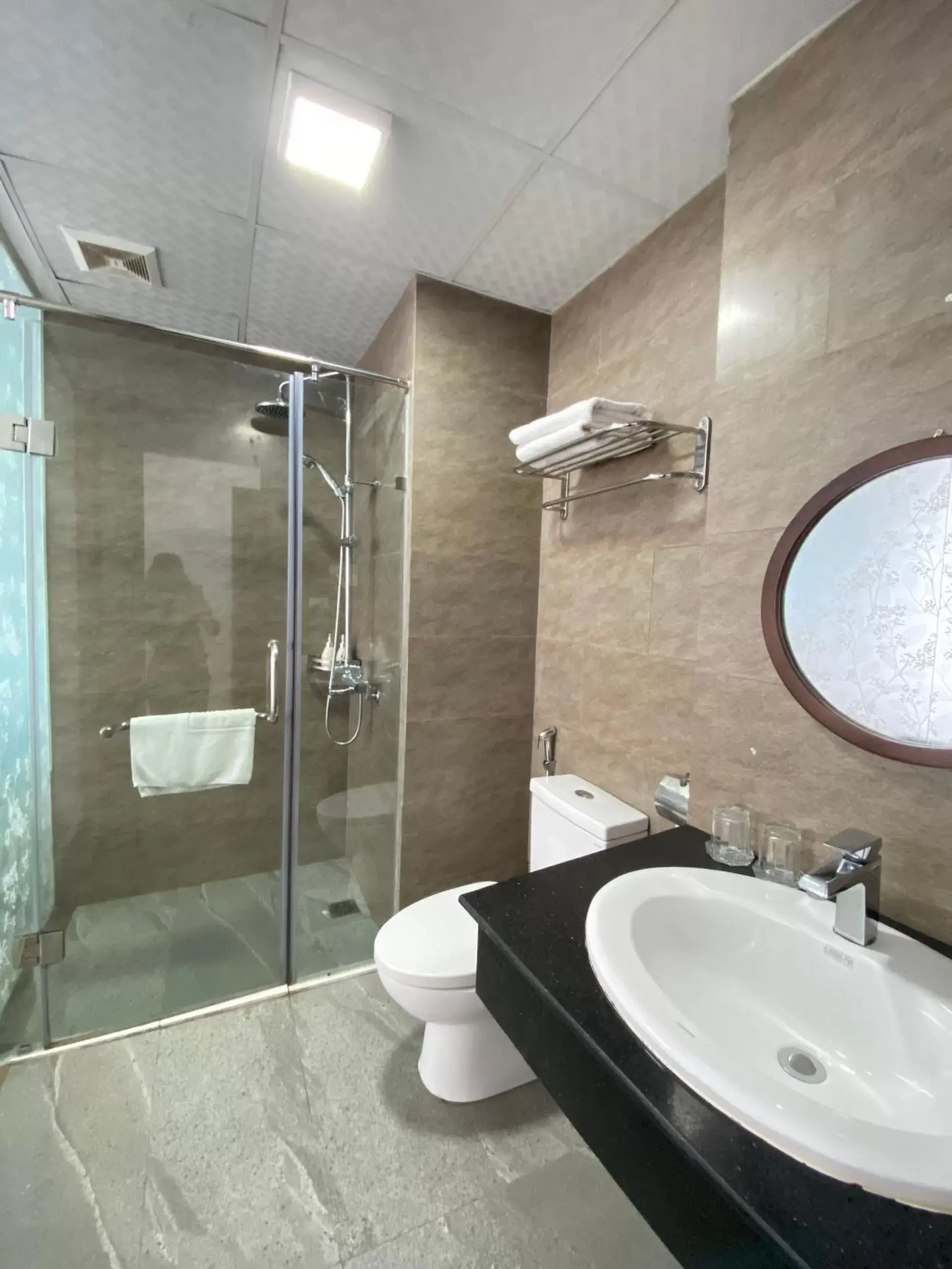 Shower, Bathroom in Holiday Suites Hotel & Spa