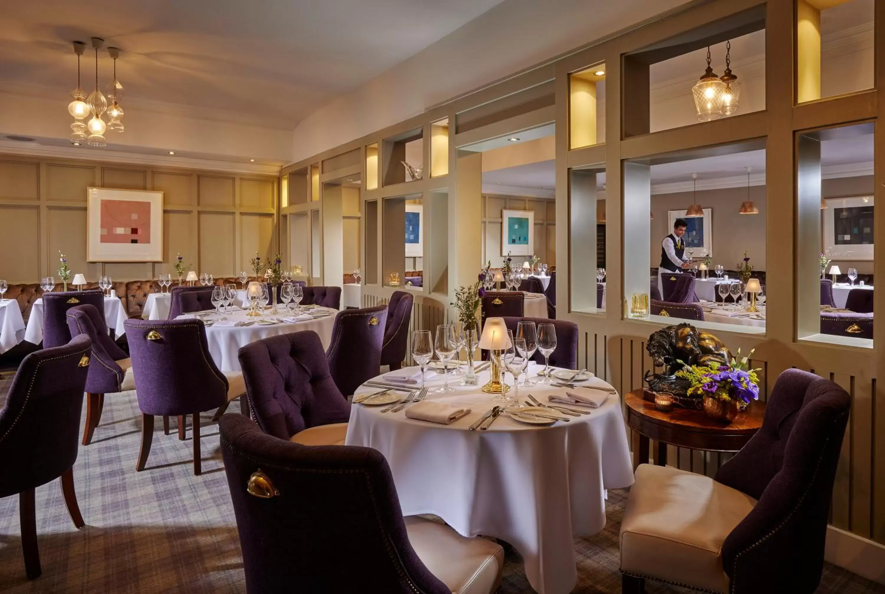 Restaurant/Places to Eat in Newpark Hotel