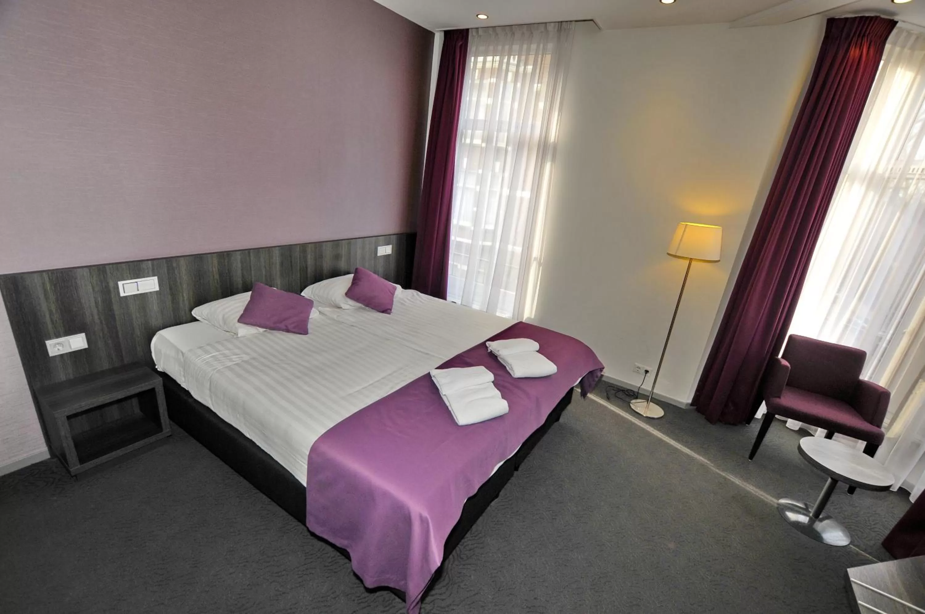 Bed in Hotel Parkview