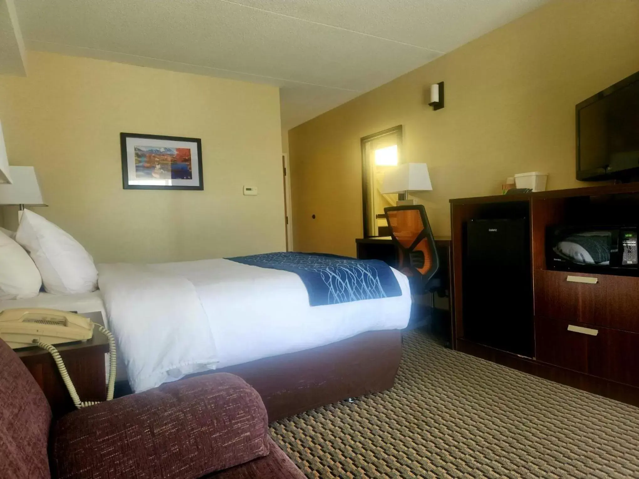 Bedroom, Bed in Comfort Inn Trois-Rivieres