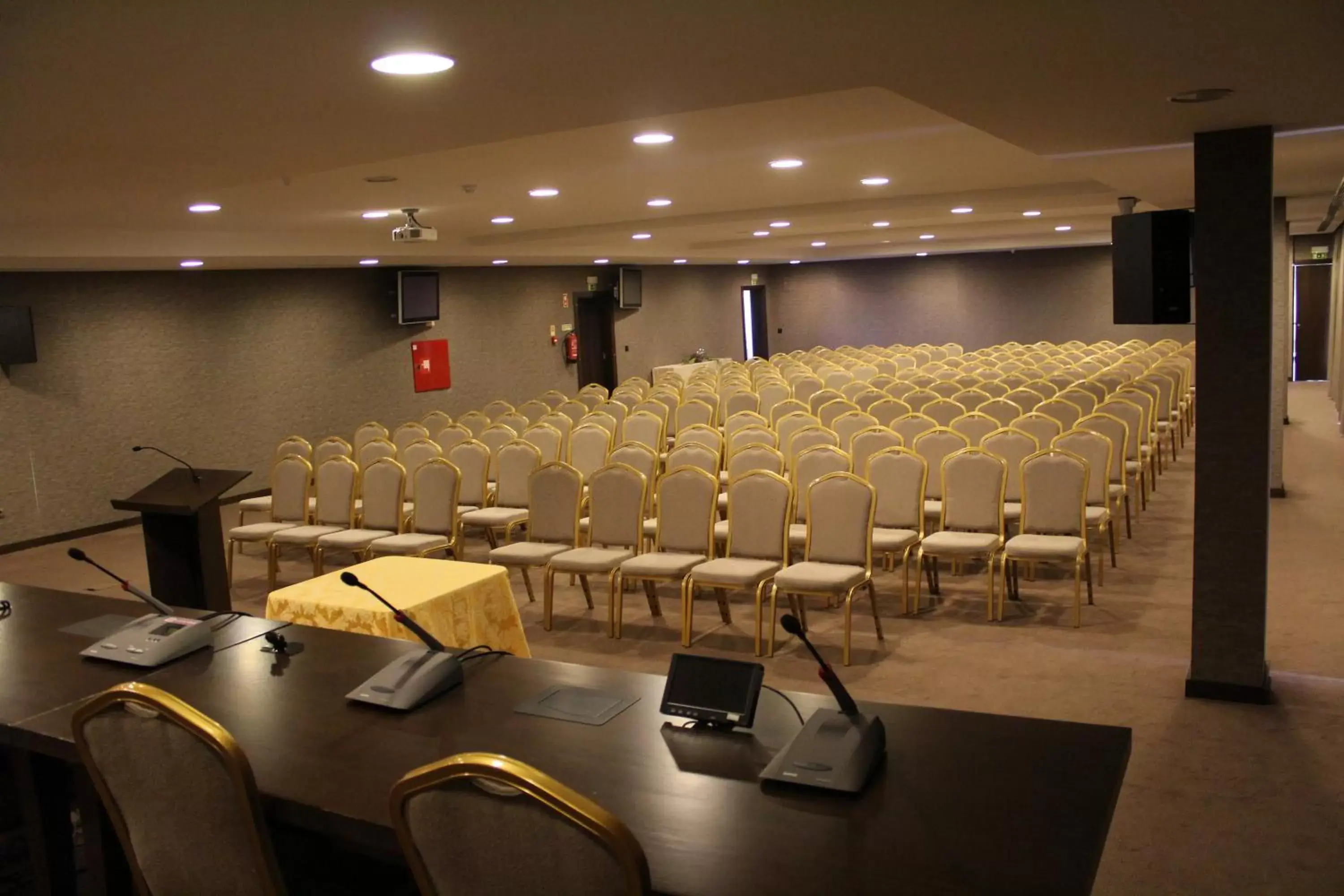 Business facilities in Alambique - Hotel Resort & Spa