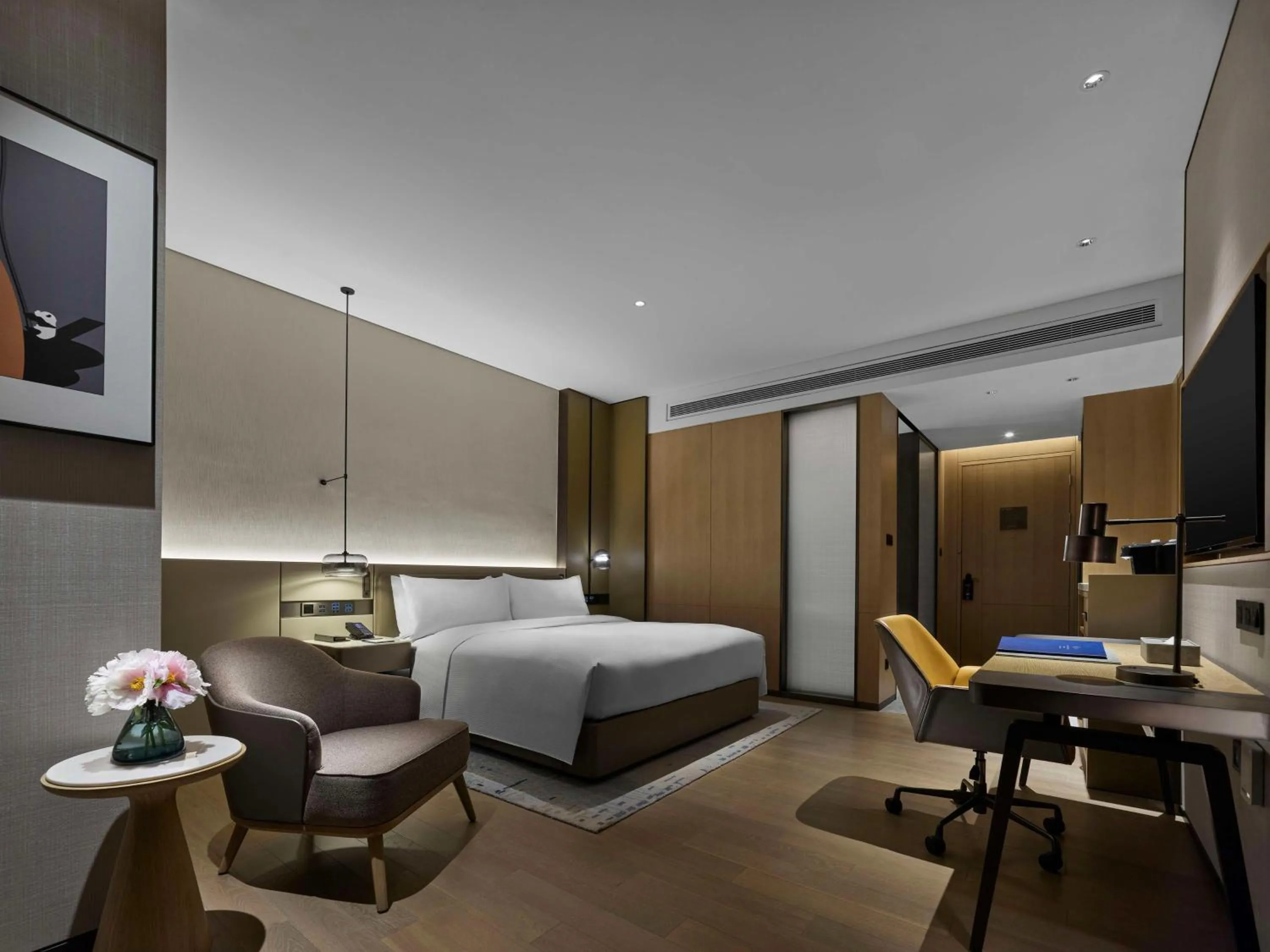 Bedroom, Bed in DoubleTree by Hilton Chengdu Riverside - Close to Panda Base and Chengdu East Railway