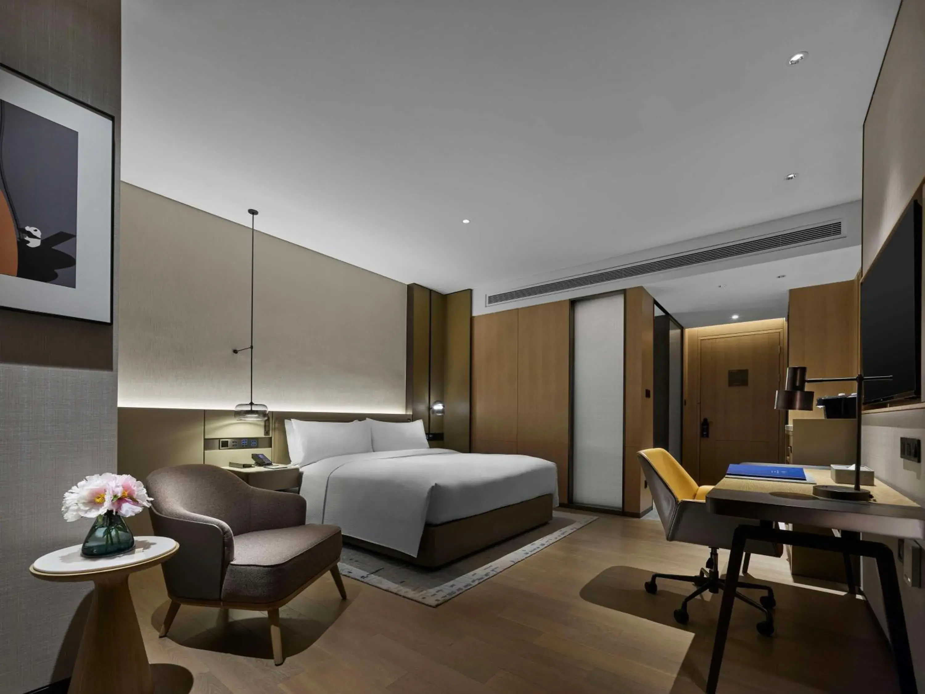 Bedroom, Bed in DoubleTree By Hilton Chengdu Riverside