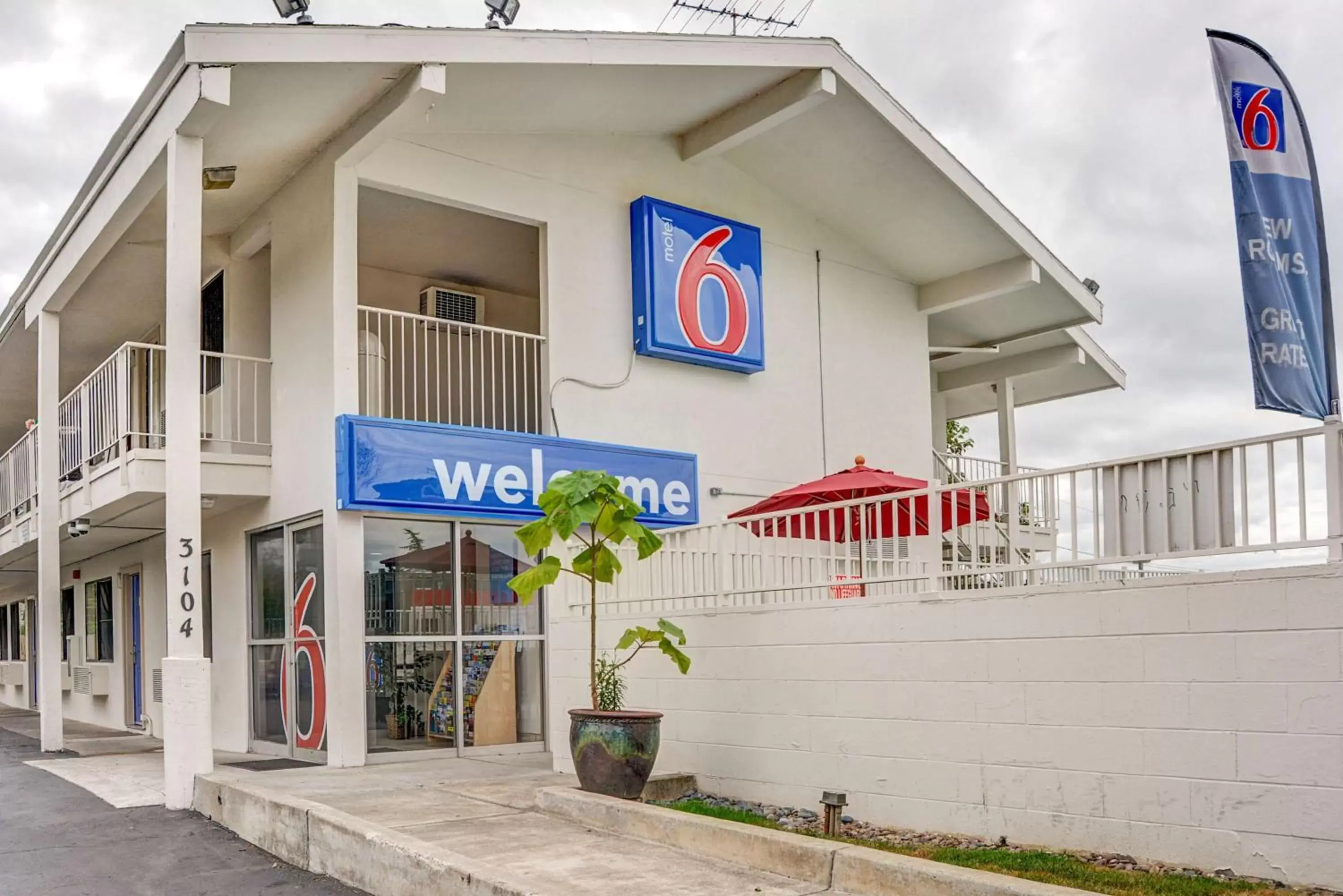 Property building, Facade/Entrance in Motel 6-Portland, OR - Central