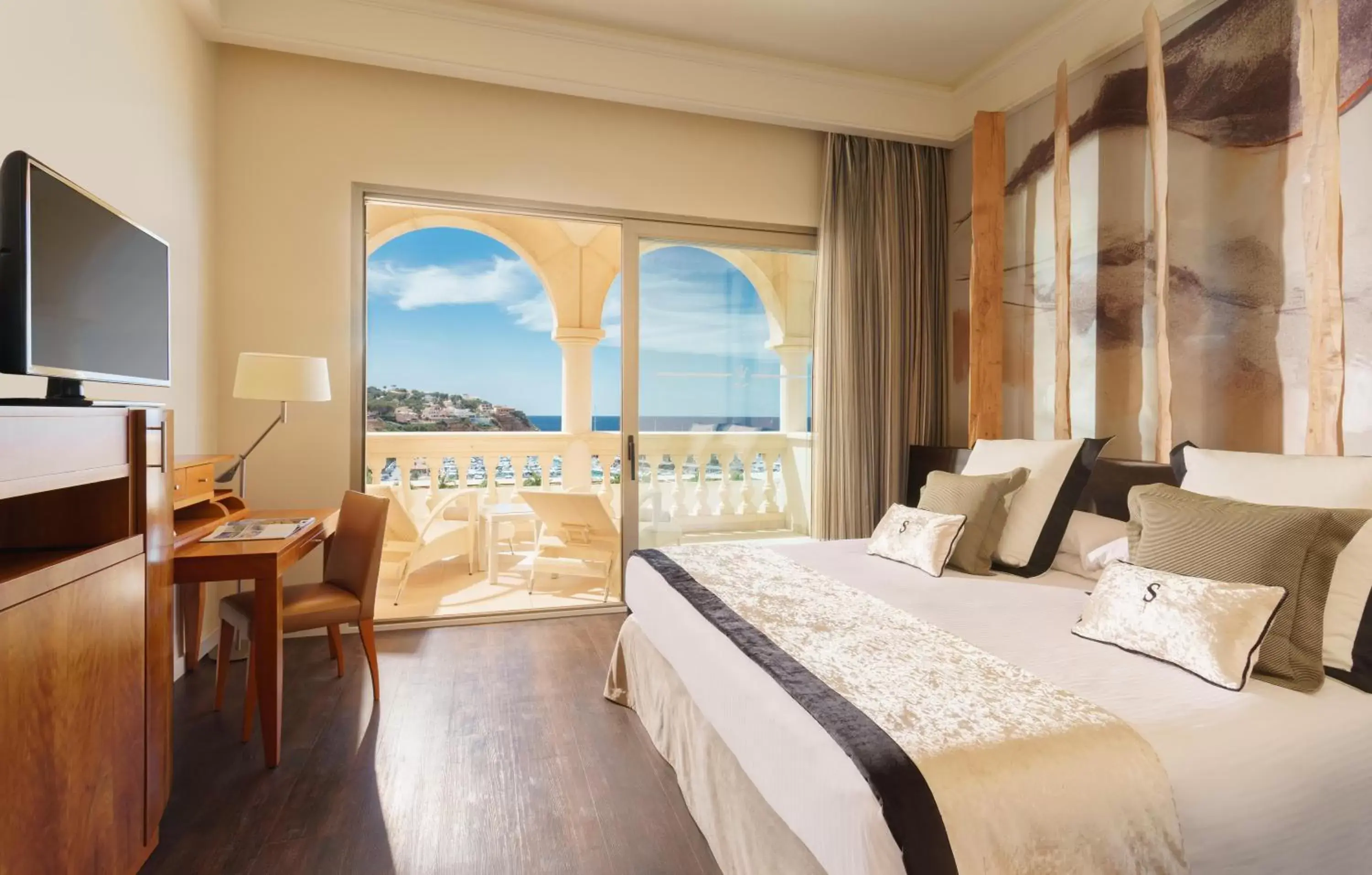 Superior Double Room with Sea View in Pure Salt Port Adriano - Adults Only