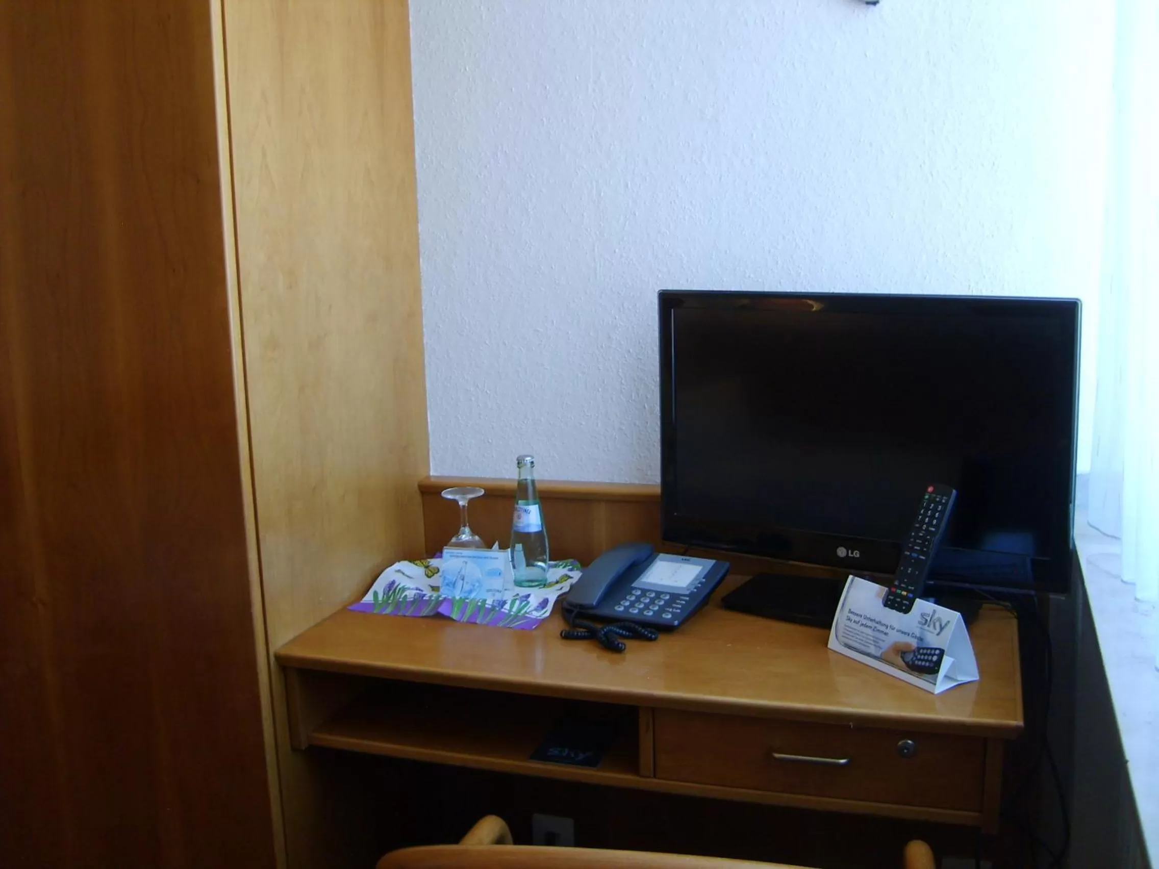 TV and multimedia in City Hotel by celina