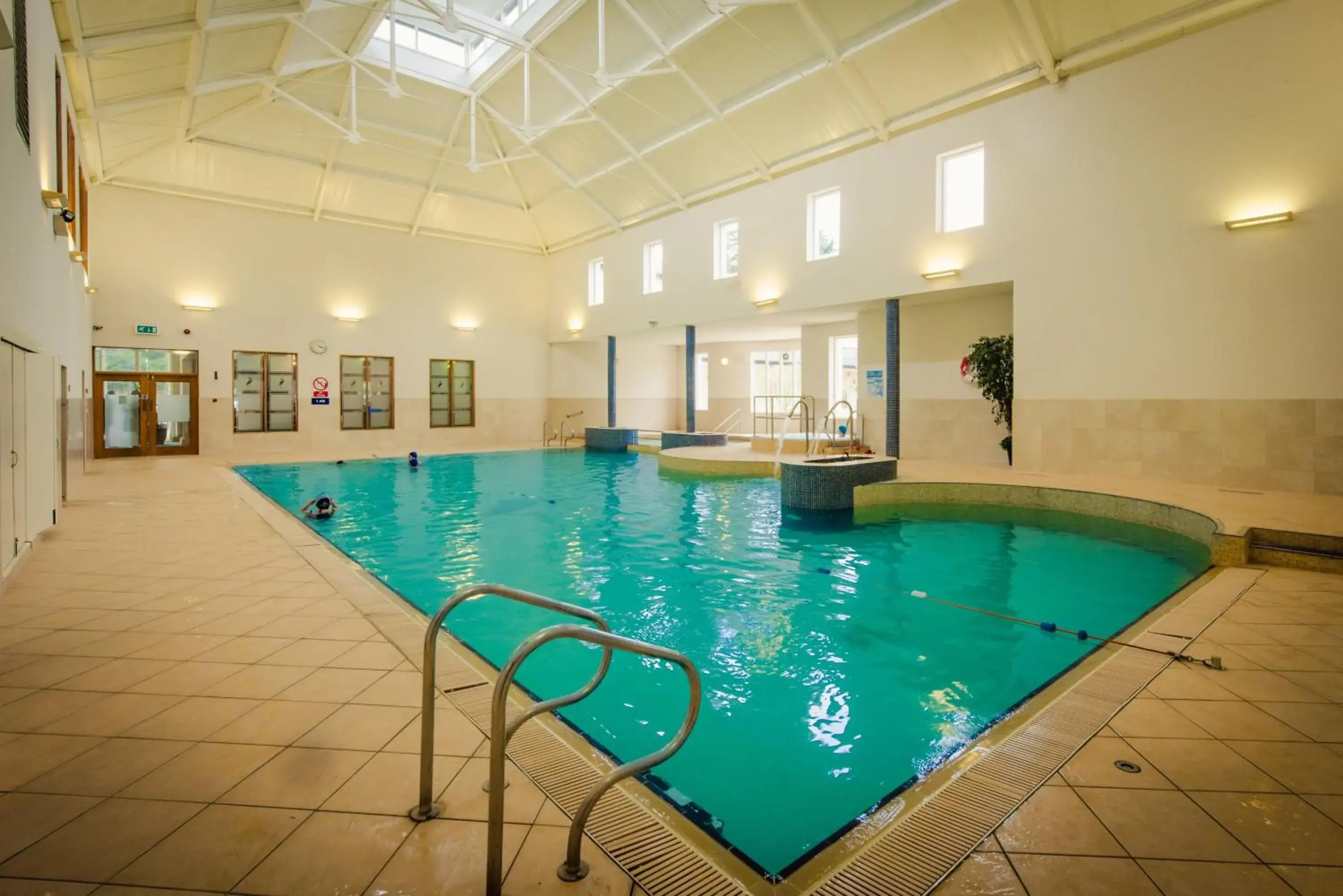 Hot Tub, Swimming Pool in Roganstown Hotel & Country Club