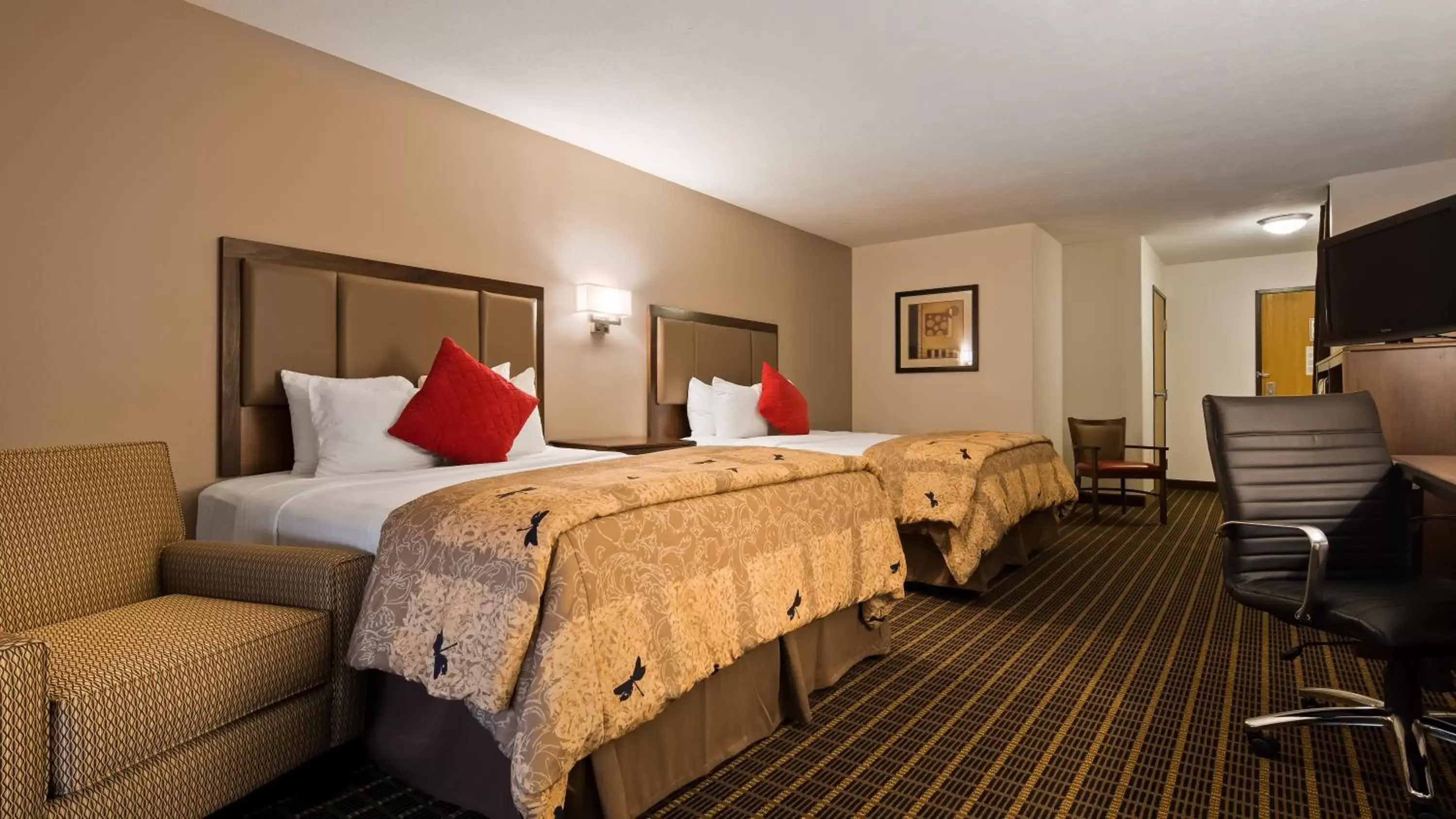 Bed in Best Western Plus Eagleridge Inn & Suites