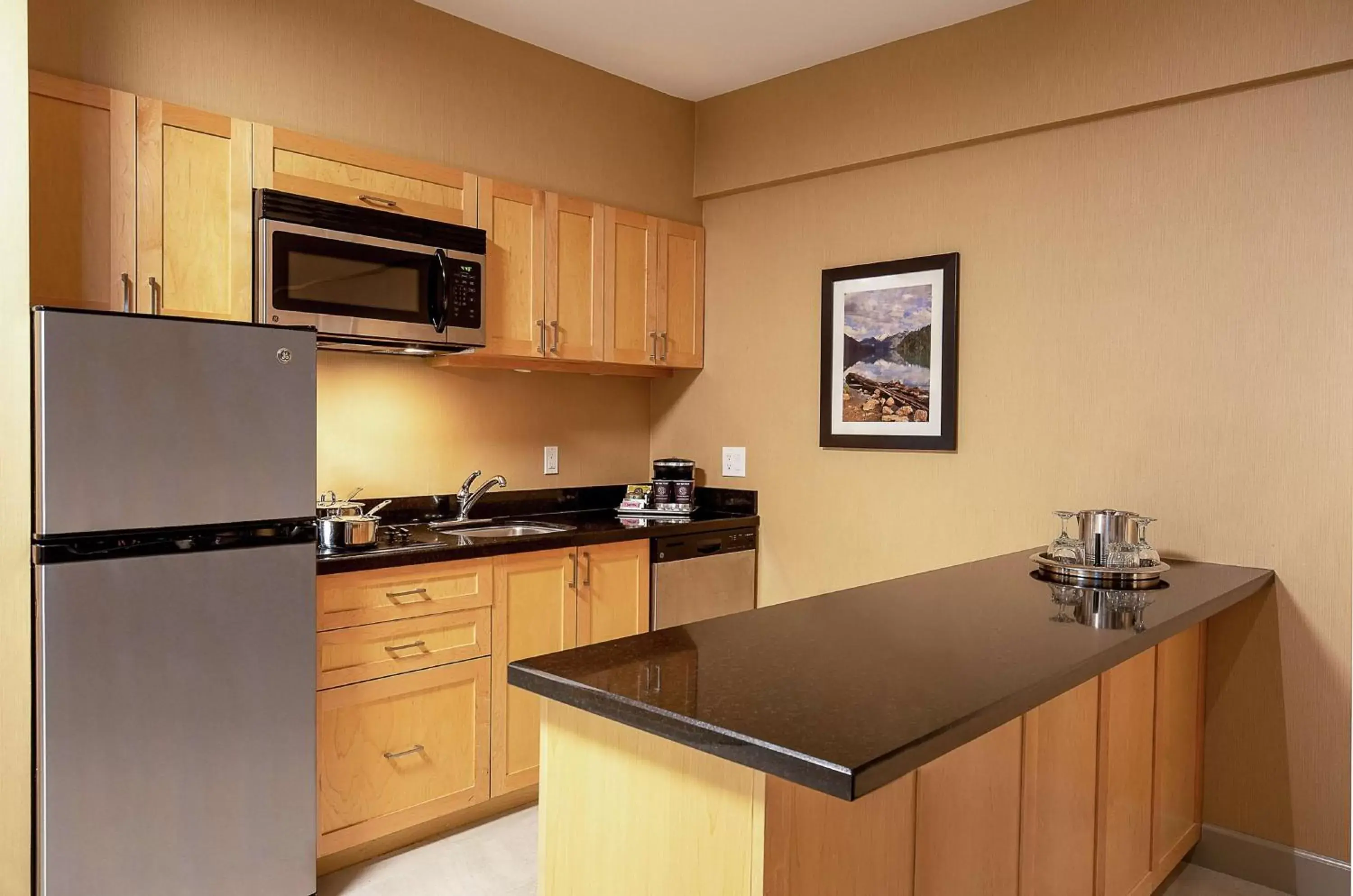 Kitchen or kitchenette, Kitchen/Kitchenette in Hilton Whistler Resort & Spa