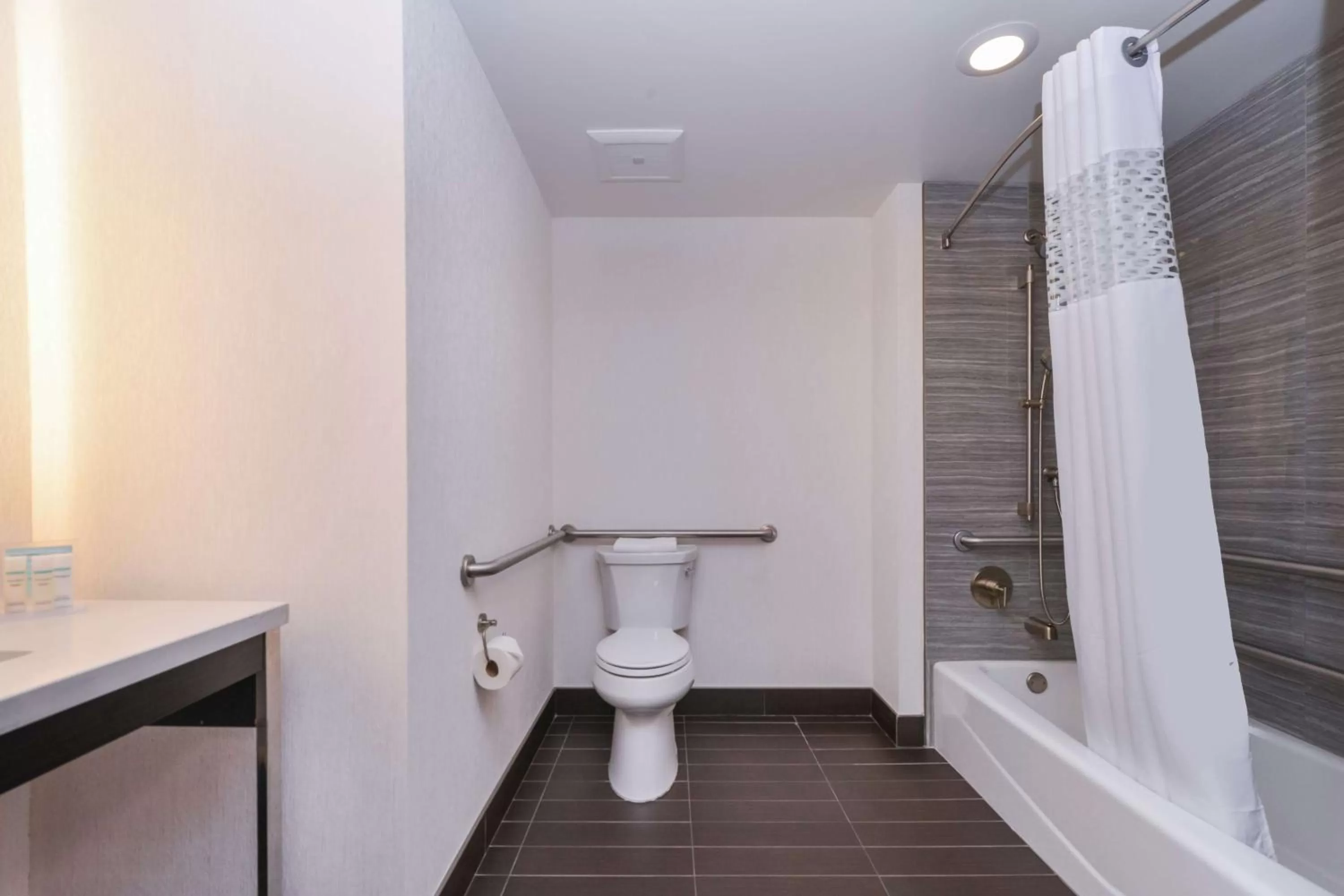 Bathroom in Hampton Inn San Francisco Downtown/Convention Center