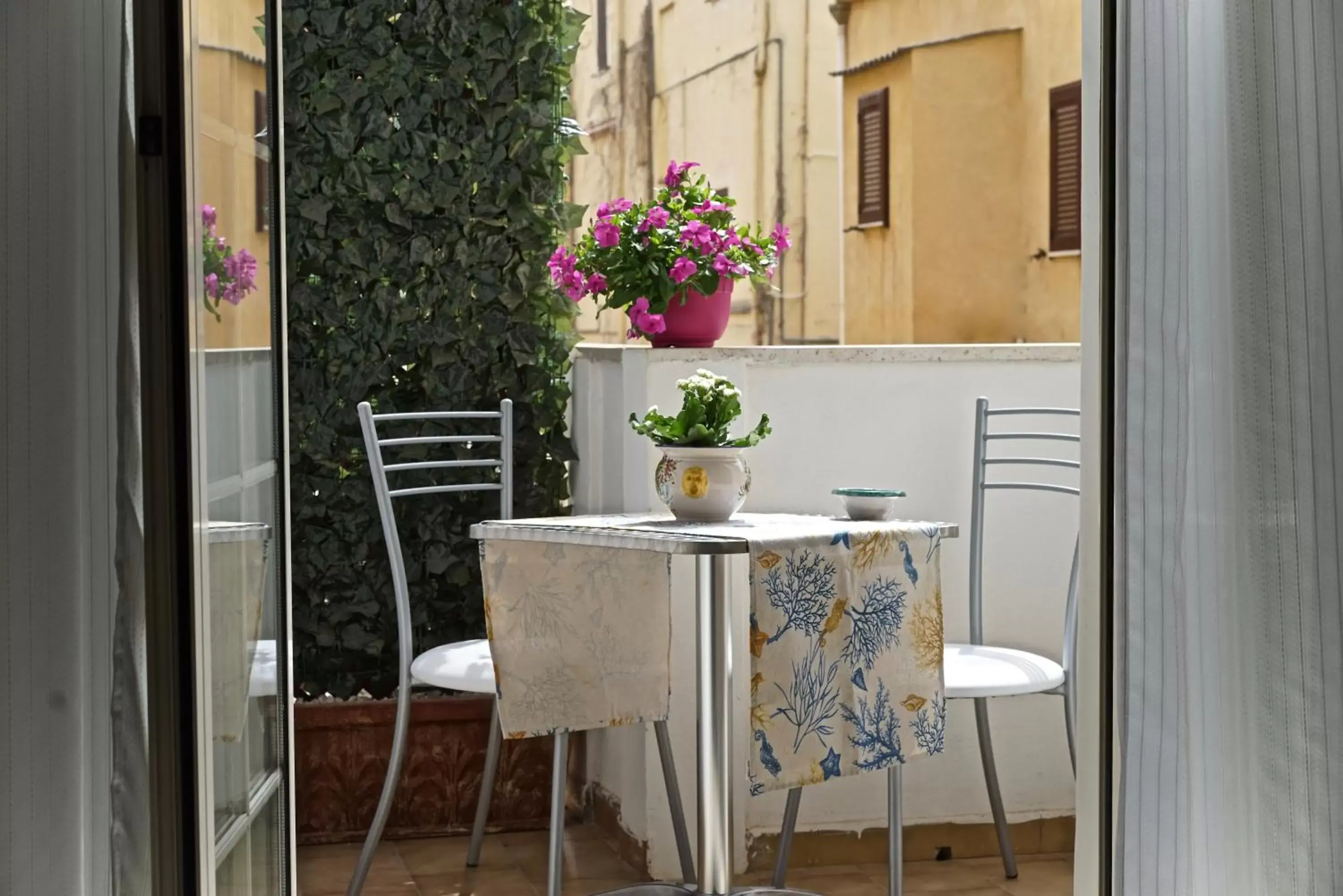 Balcony/Terrace, Dining Area in La Passeggiata di Girgenti