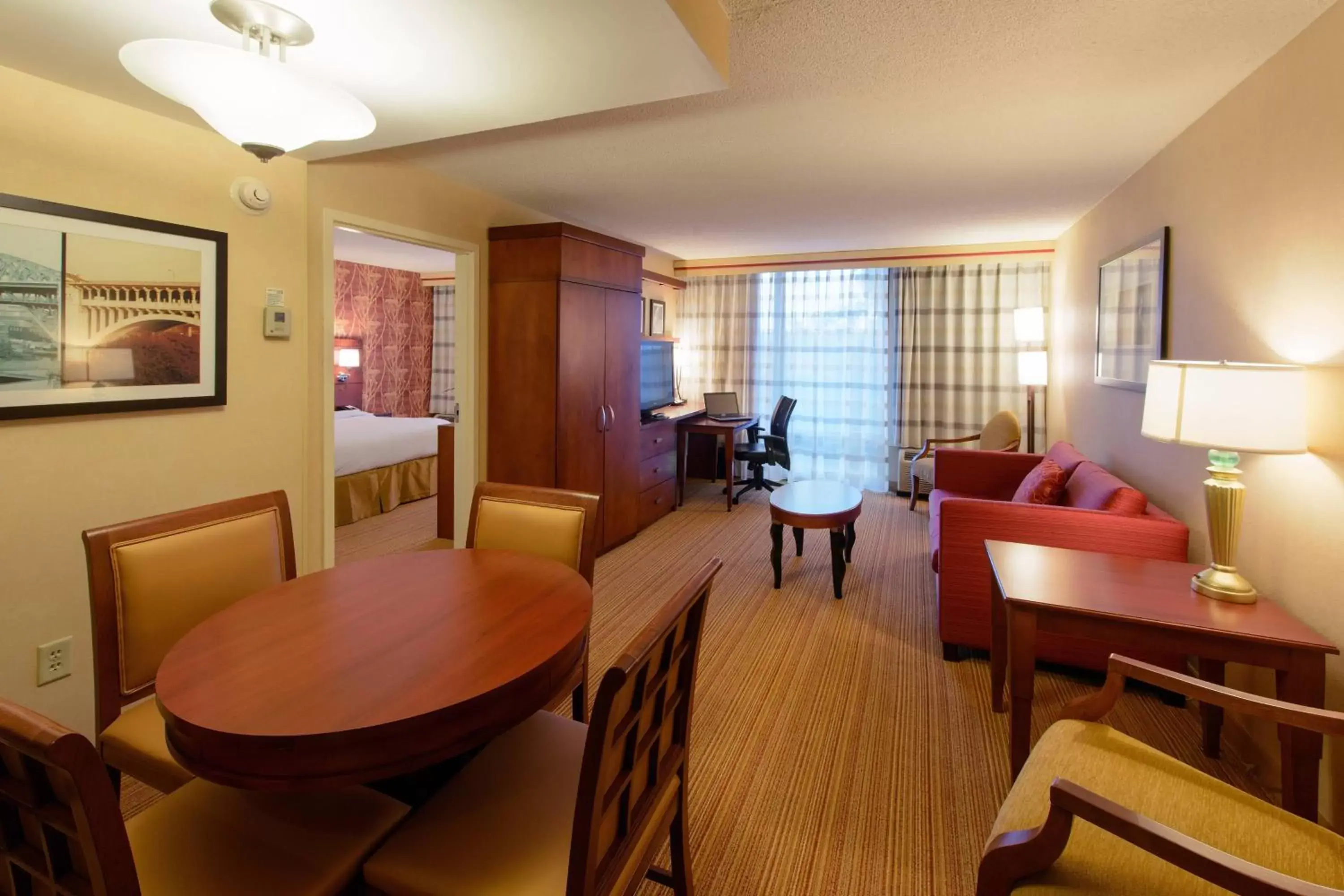 Living room, Dining Area in Courtyard by Marriott Canton