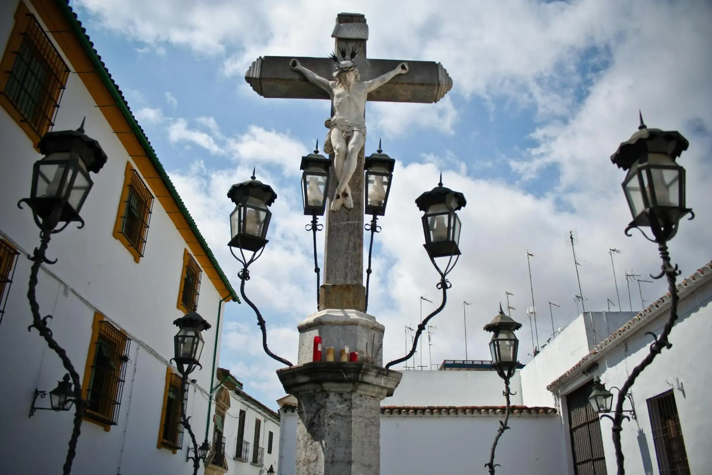 Nearby landmark in Casa de los Naranjos