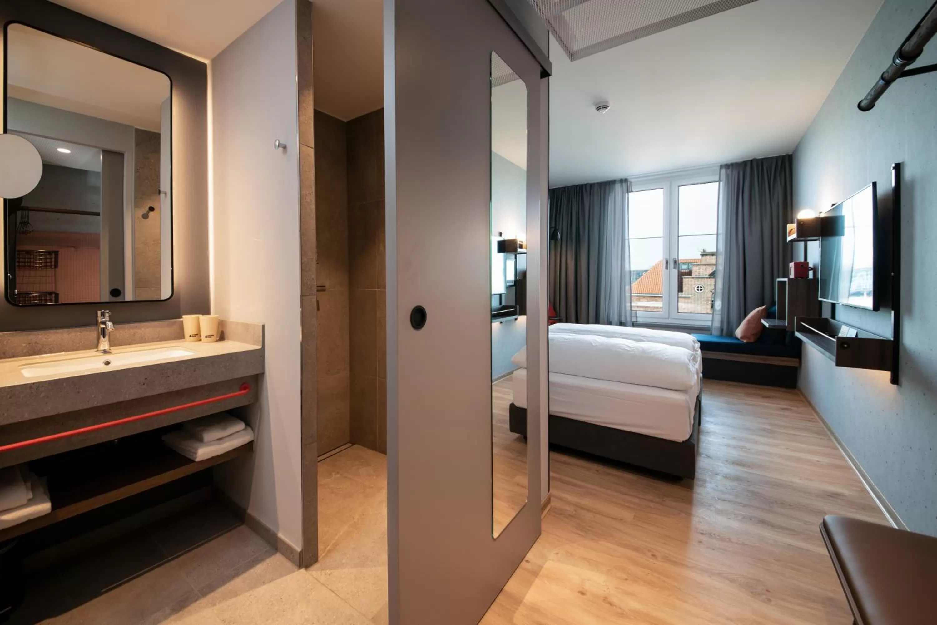 Toilet, Bed in unique by ATLANTIC Hotels Kiel