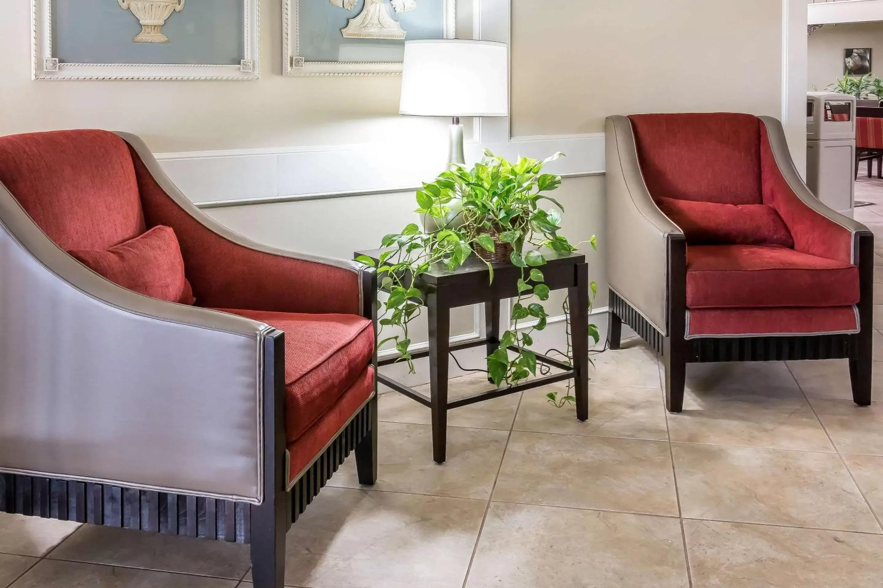 Lobby or reception, Seating Area in Comfort Inn Savannah