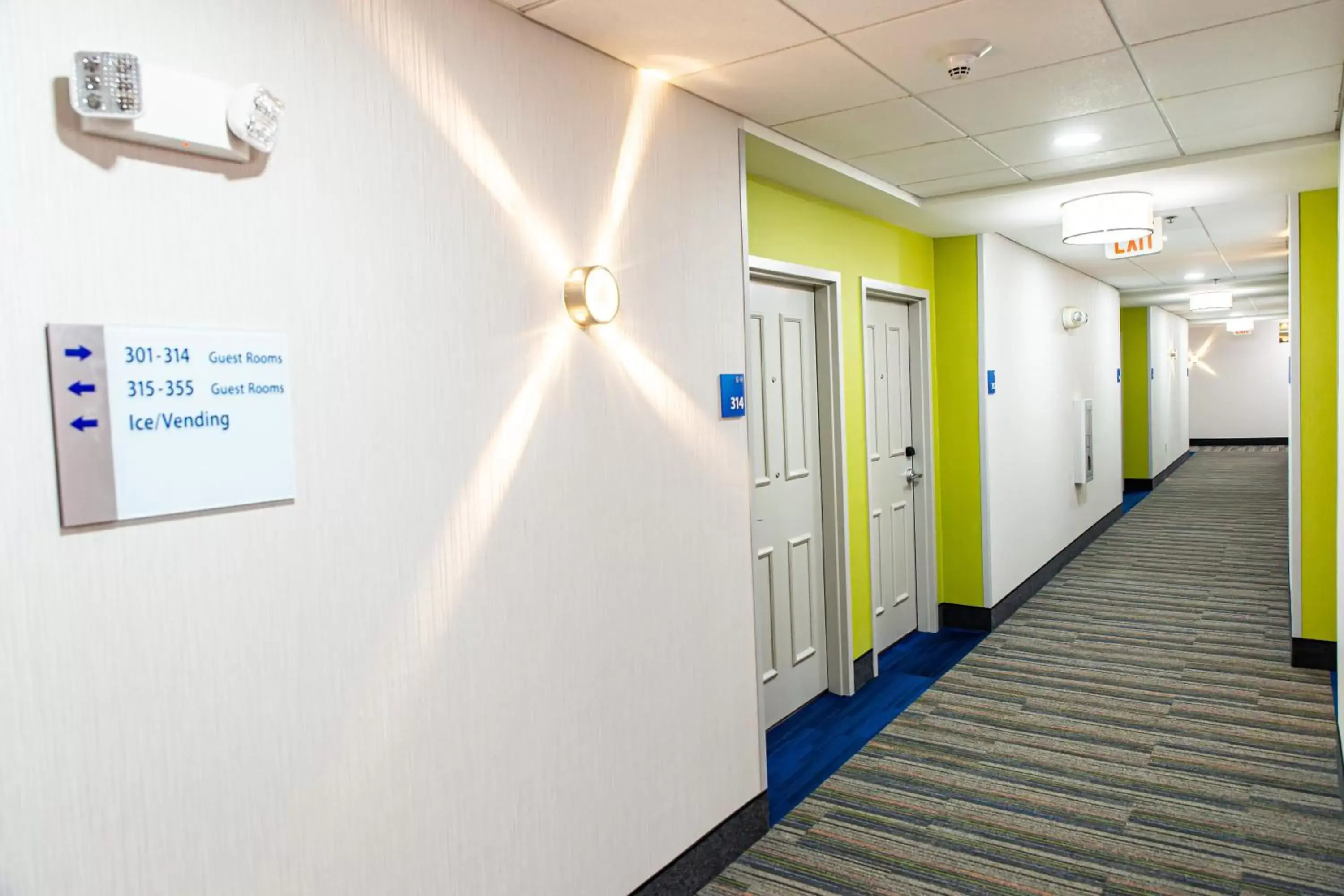 Lobby or reception in Holiday Inn Express - Columbus - Dublin by IHG Lobby or reception in Holiday Inn Express - Columbus - Dublin by IHG