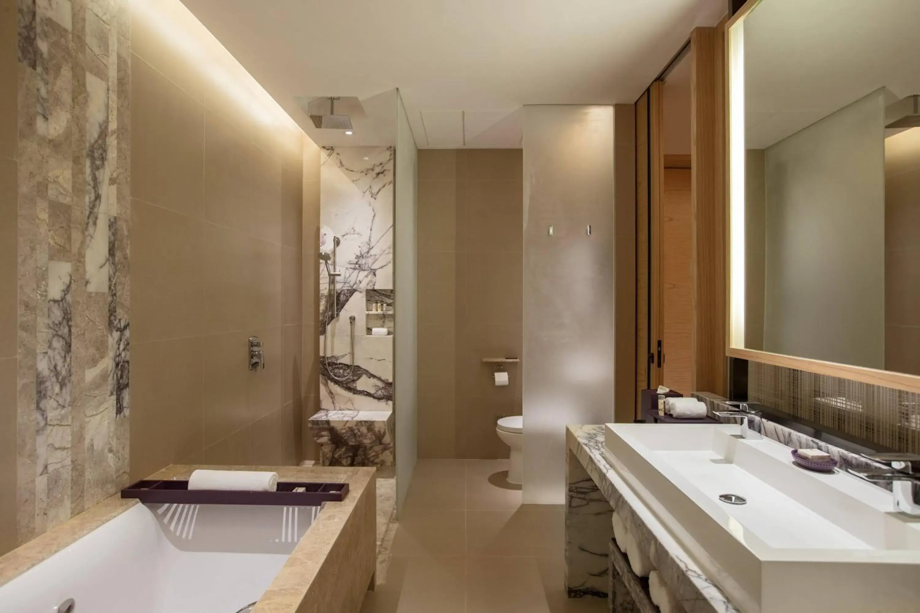 Bathroom in Renaissance Haikou Hotel