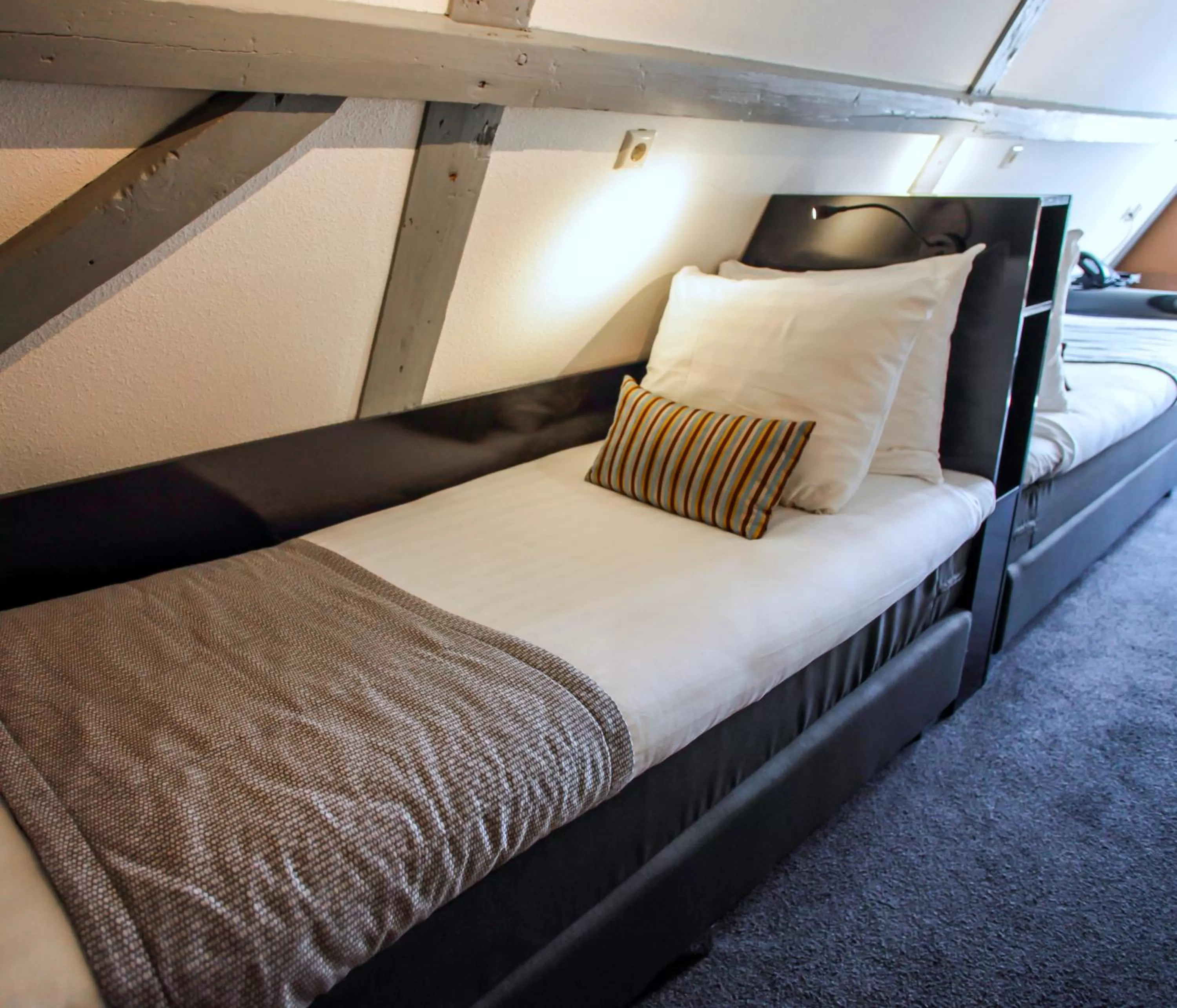 Bed in Hotel Mansion