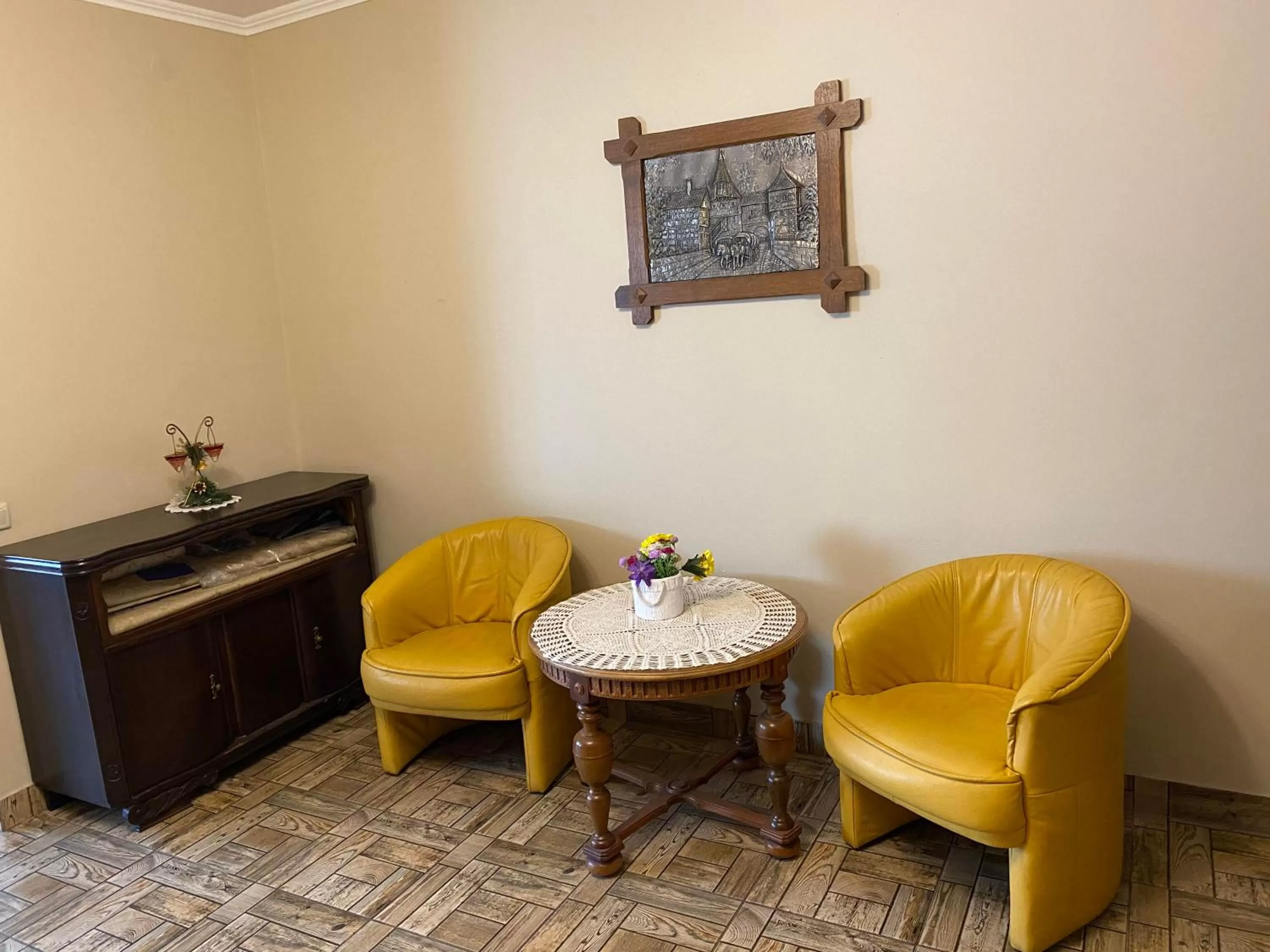 Seating Area in Autopark Hotel