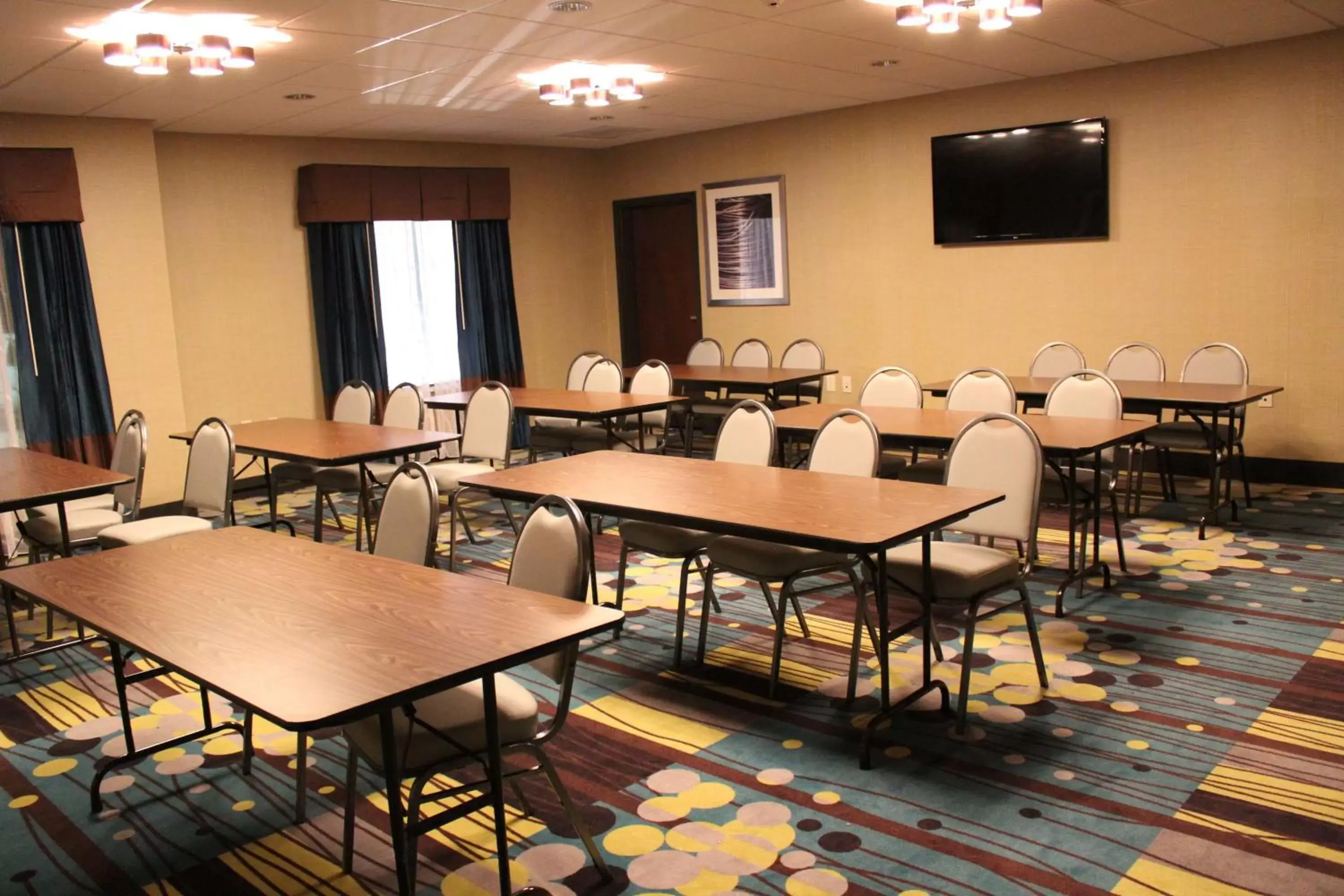 Meeting/conference room, Restaurant/Places to Eat in Hampton Inn Cotulla