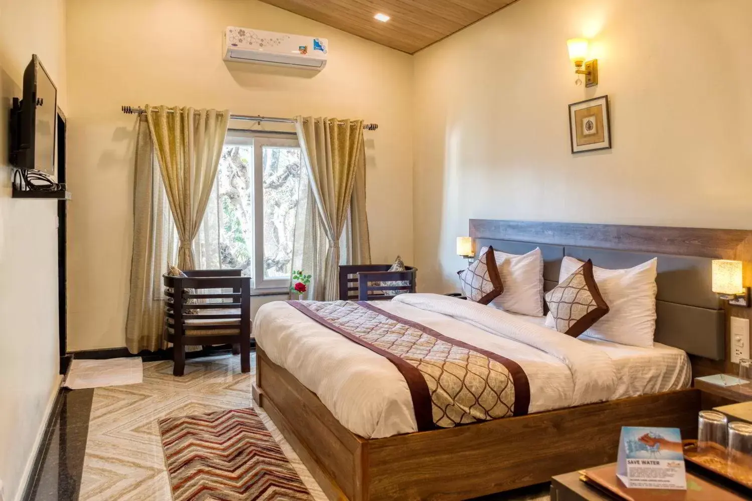 Photo of the whole room, Bed in The Walnut Creek Photo of the whole room, Bed in The Walnut Creek