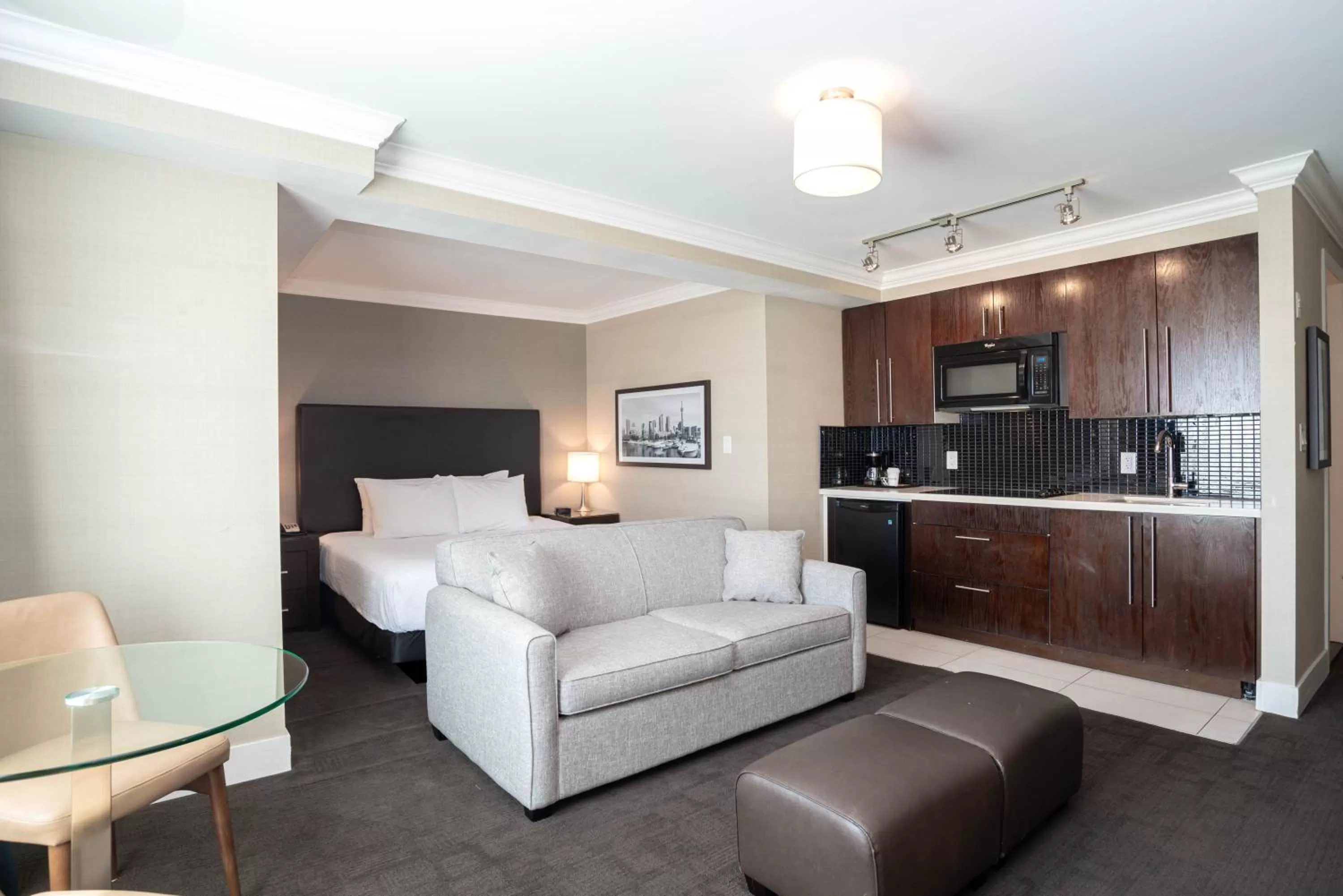 Photo of the whole room in Sandman Hotel Oakville