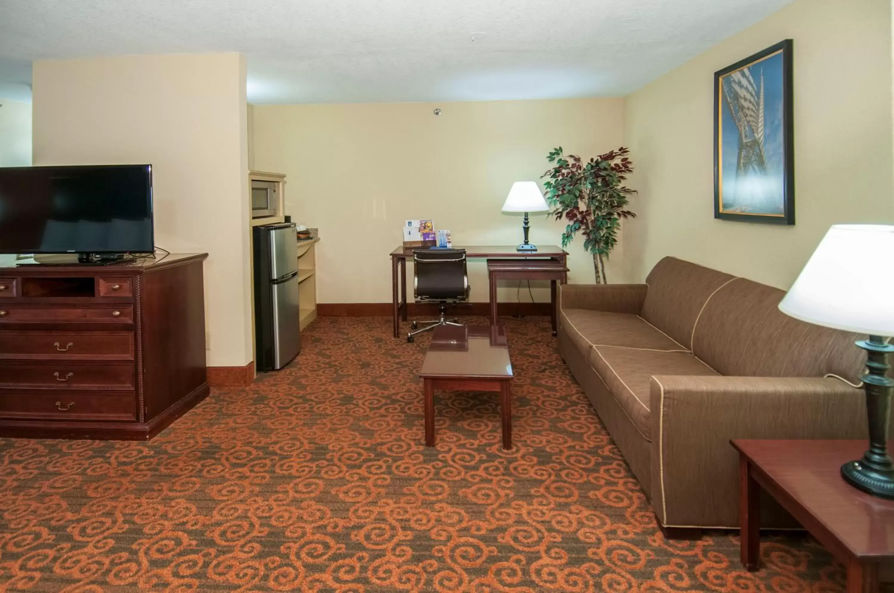 TV and multimedia, Seating Area in Governors Suites Hotel Oklahoma City Airport Area