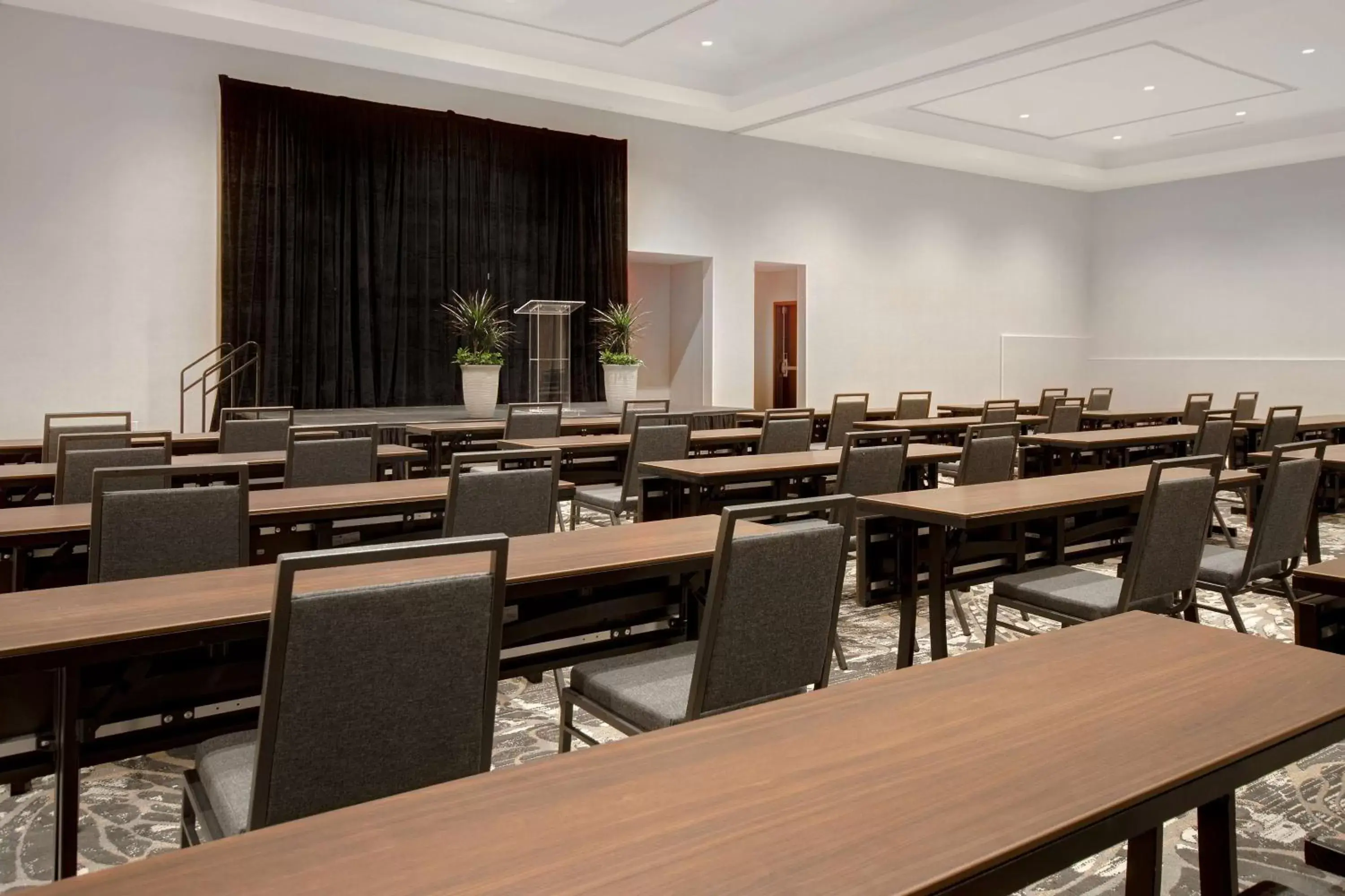 Meeting/conference room, Restaurant/Places to Eat in Embassy Suites By Hilton Alpharetta Halcyon