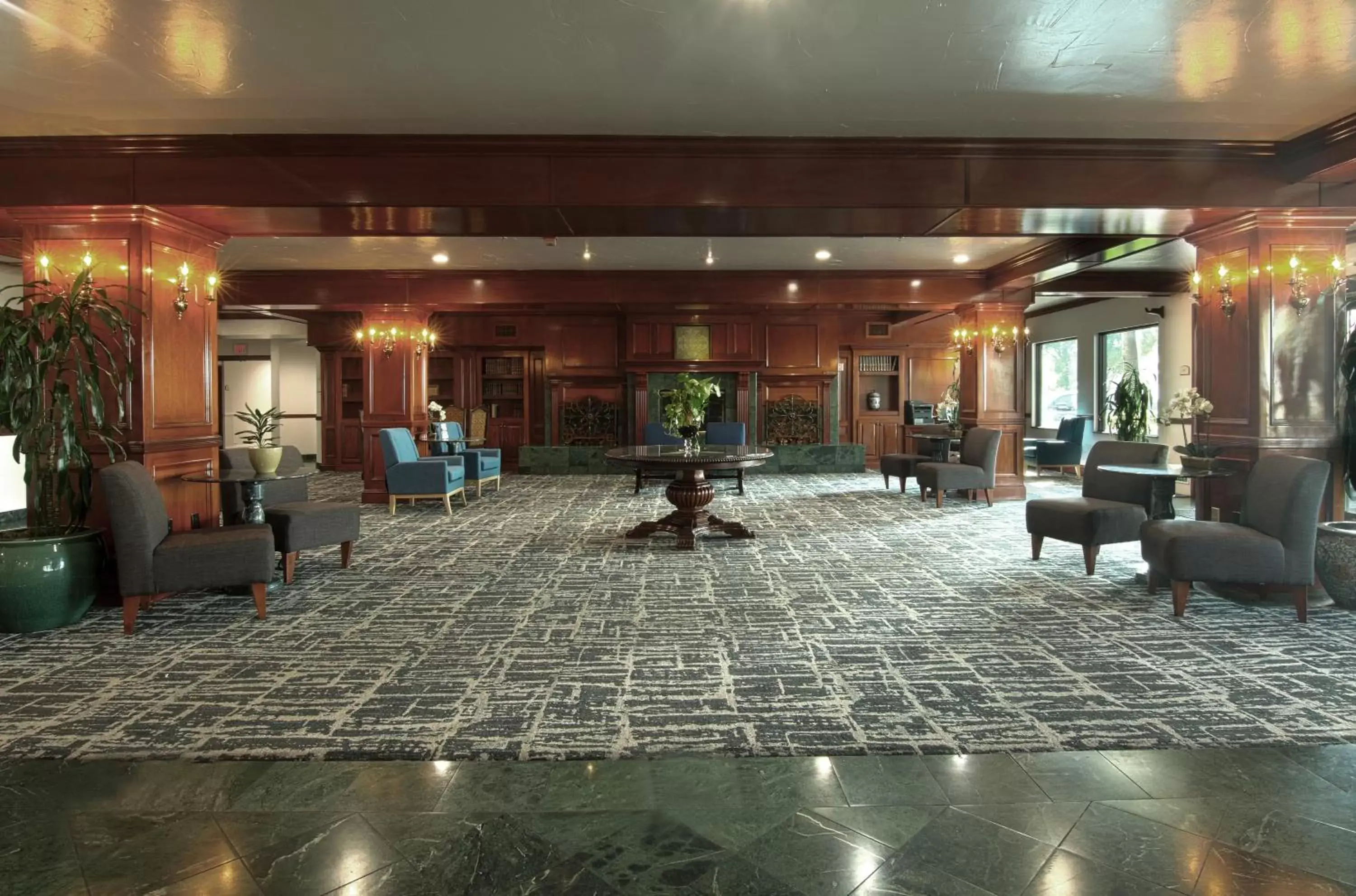 Lobby or reception in Azure Hotel&Suites Ontario Trademark Collection by Wyndham