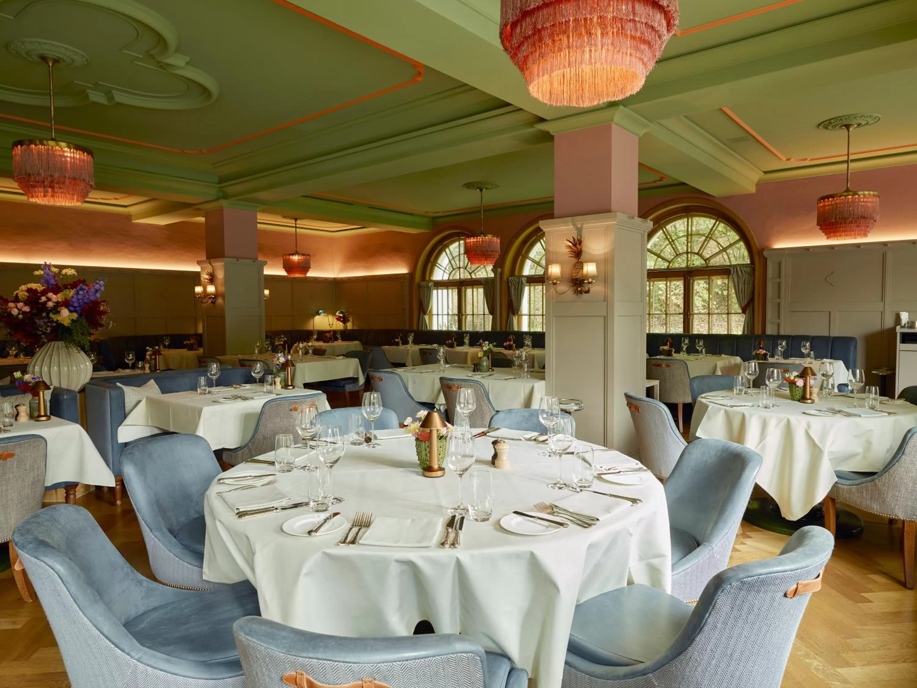 Restaurant/places to eat in Le Grand Bellevue