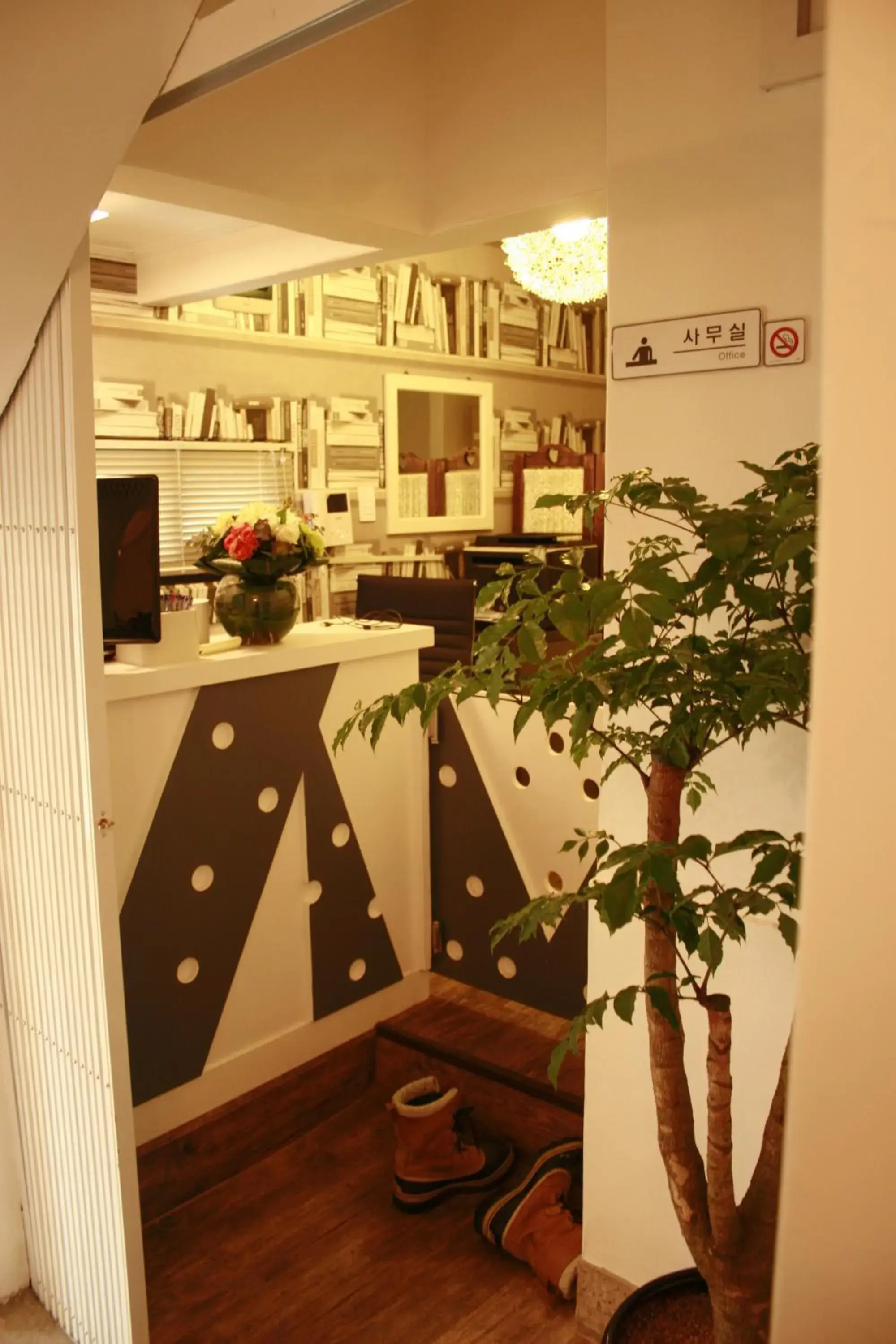 Lobby or reception, Kitchen/Kitchenette in Crib 49 Guesthouse Seoul - foreigner only