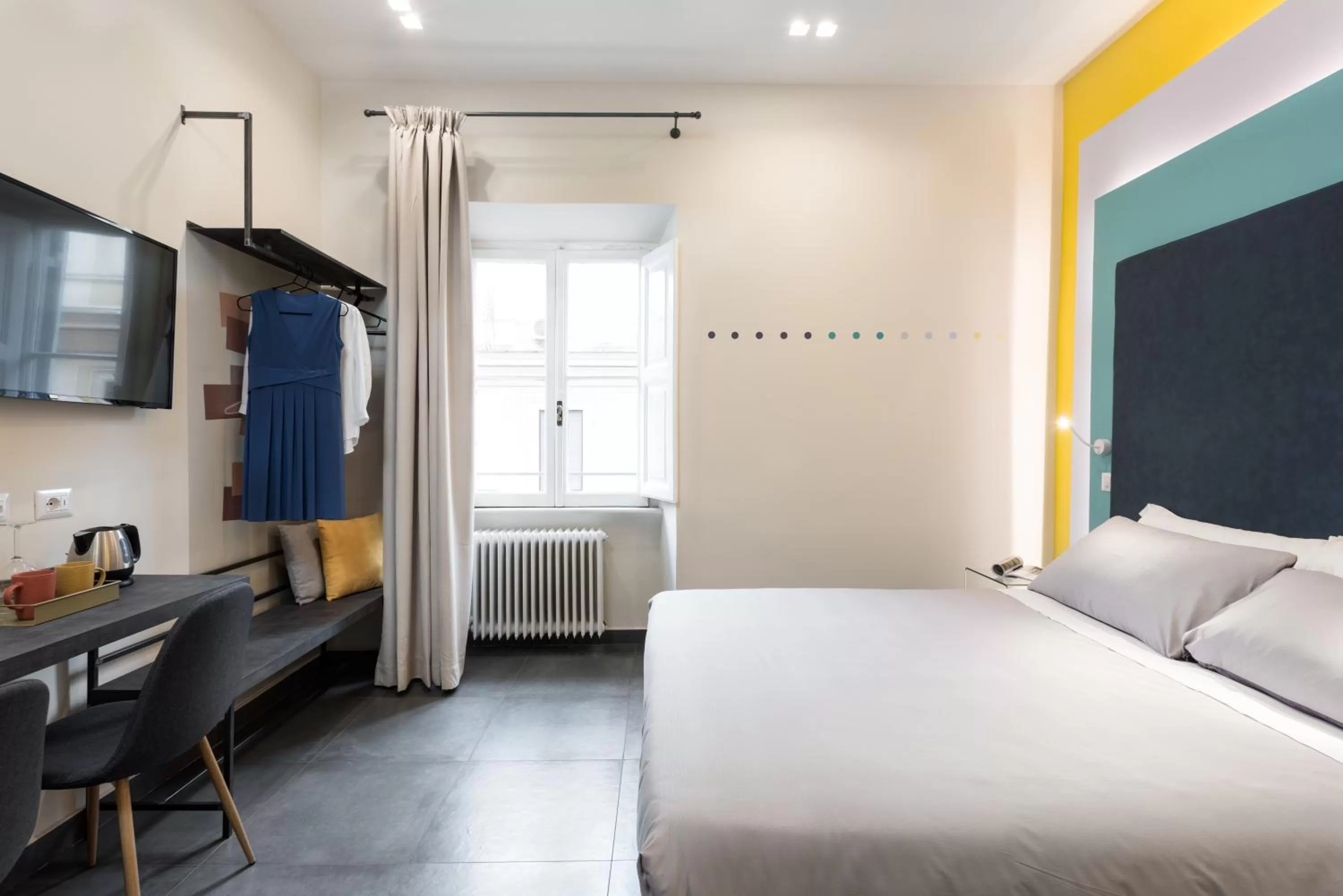 Bed in Circle in the Square