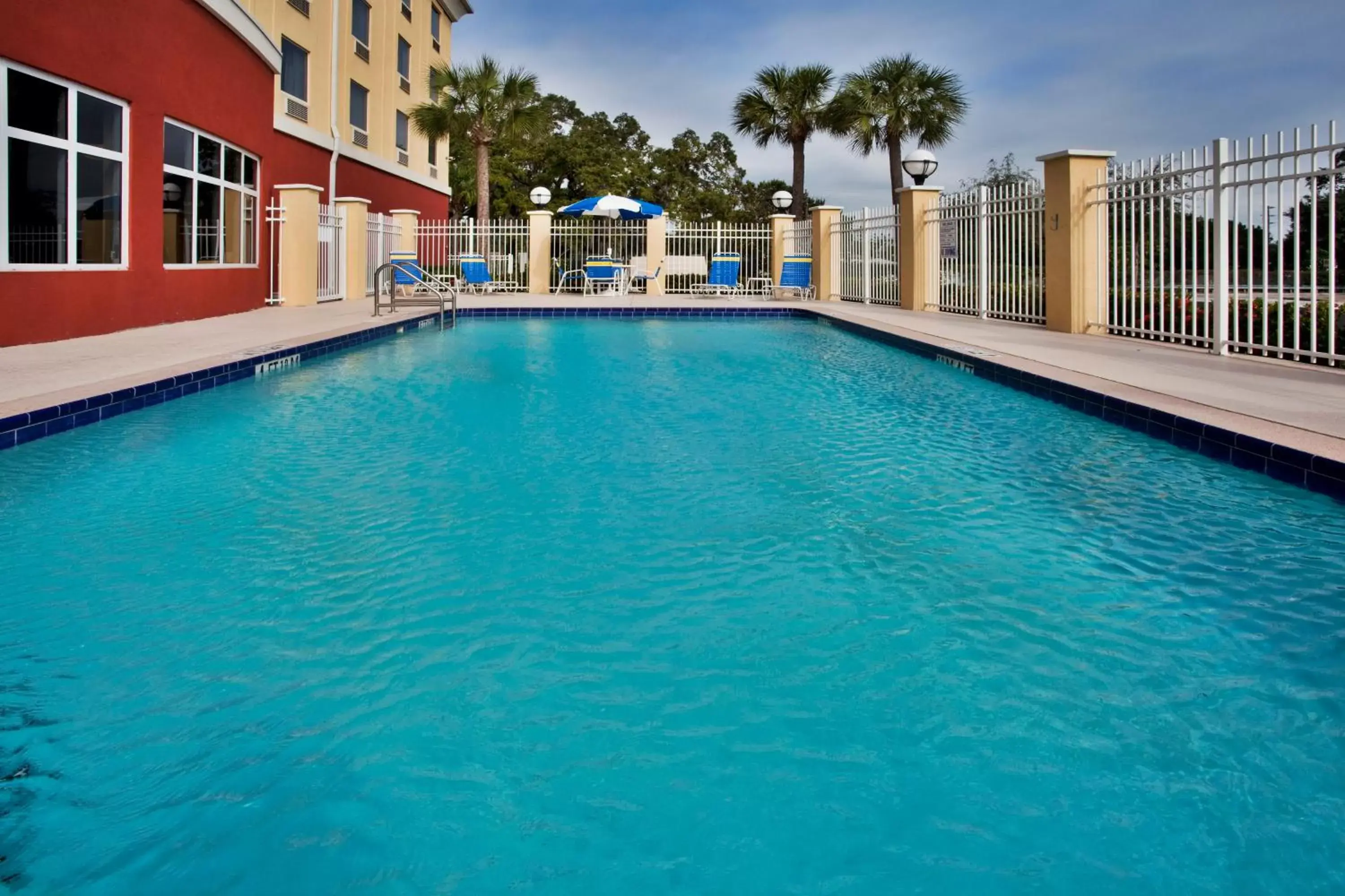 Swimming Pool in Holiday Inn Express St. Petersburg North / I-275, an IHG Hotel