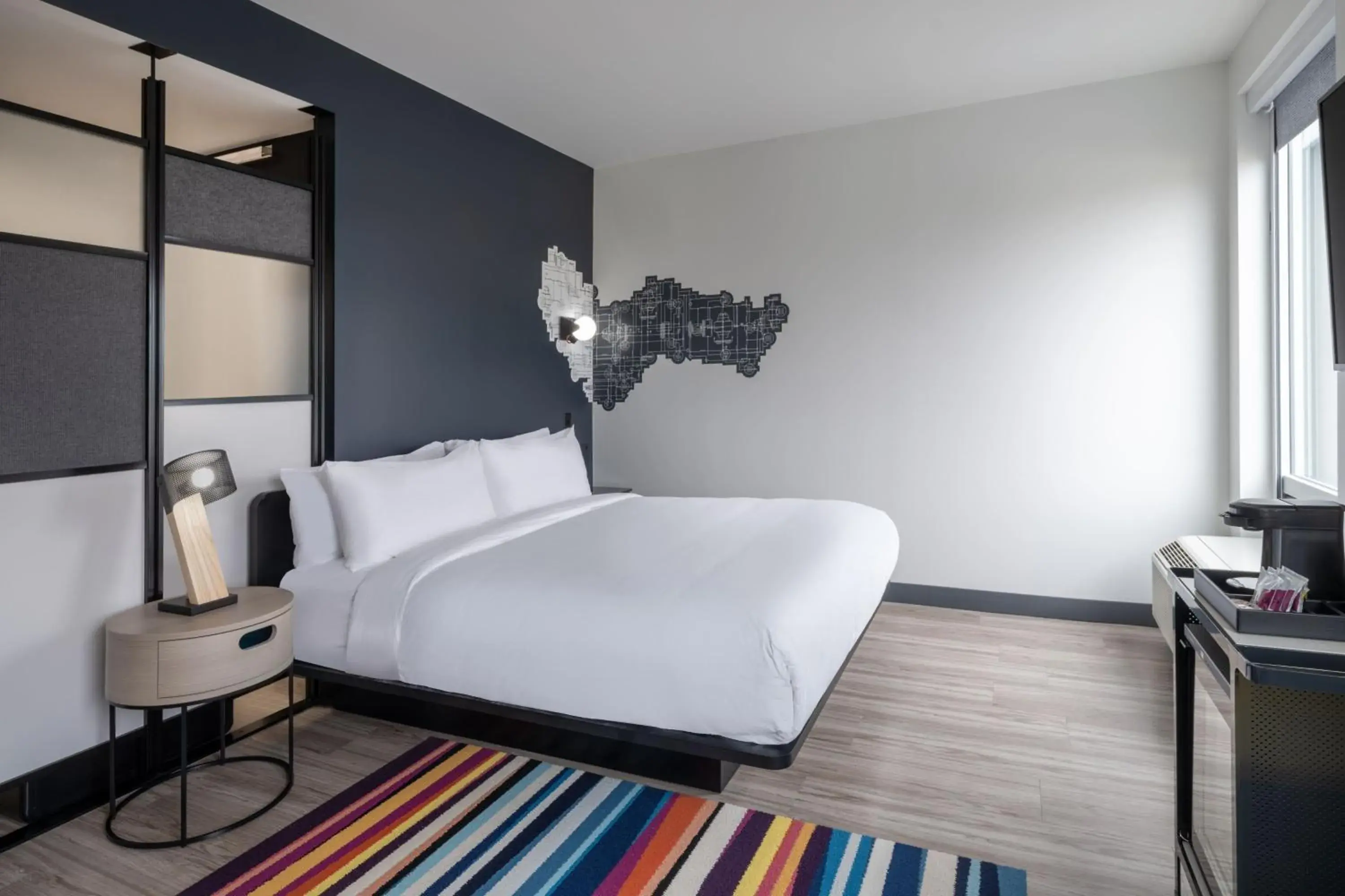 Photo of the whole room, Bed in Aloft Austin South