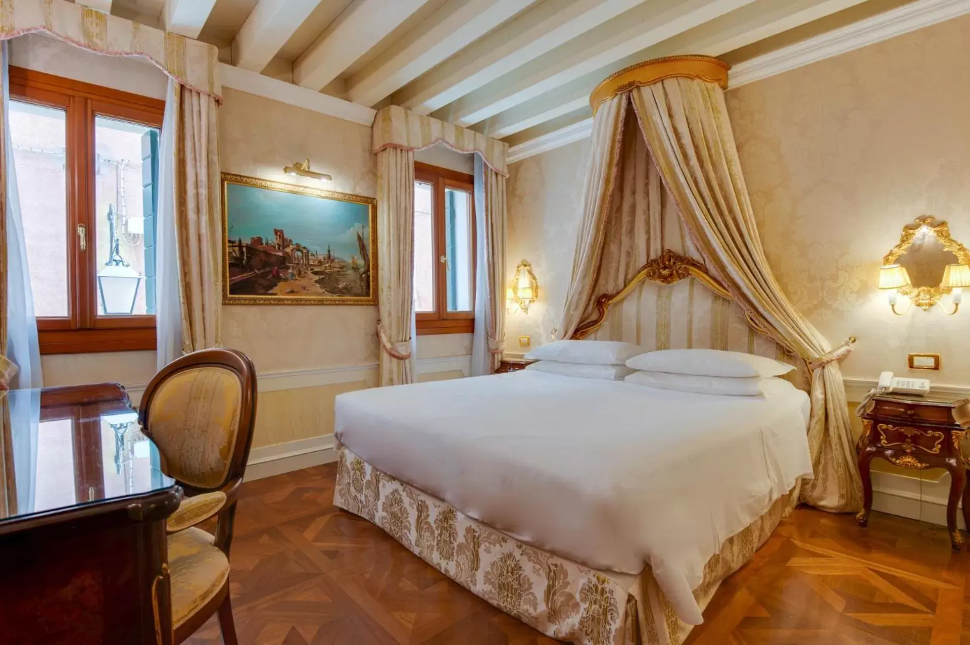 Bedroom, Bed in Canal Grande