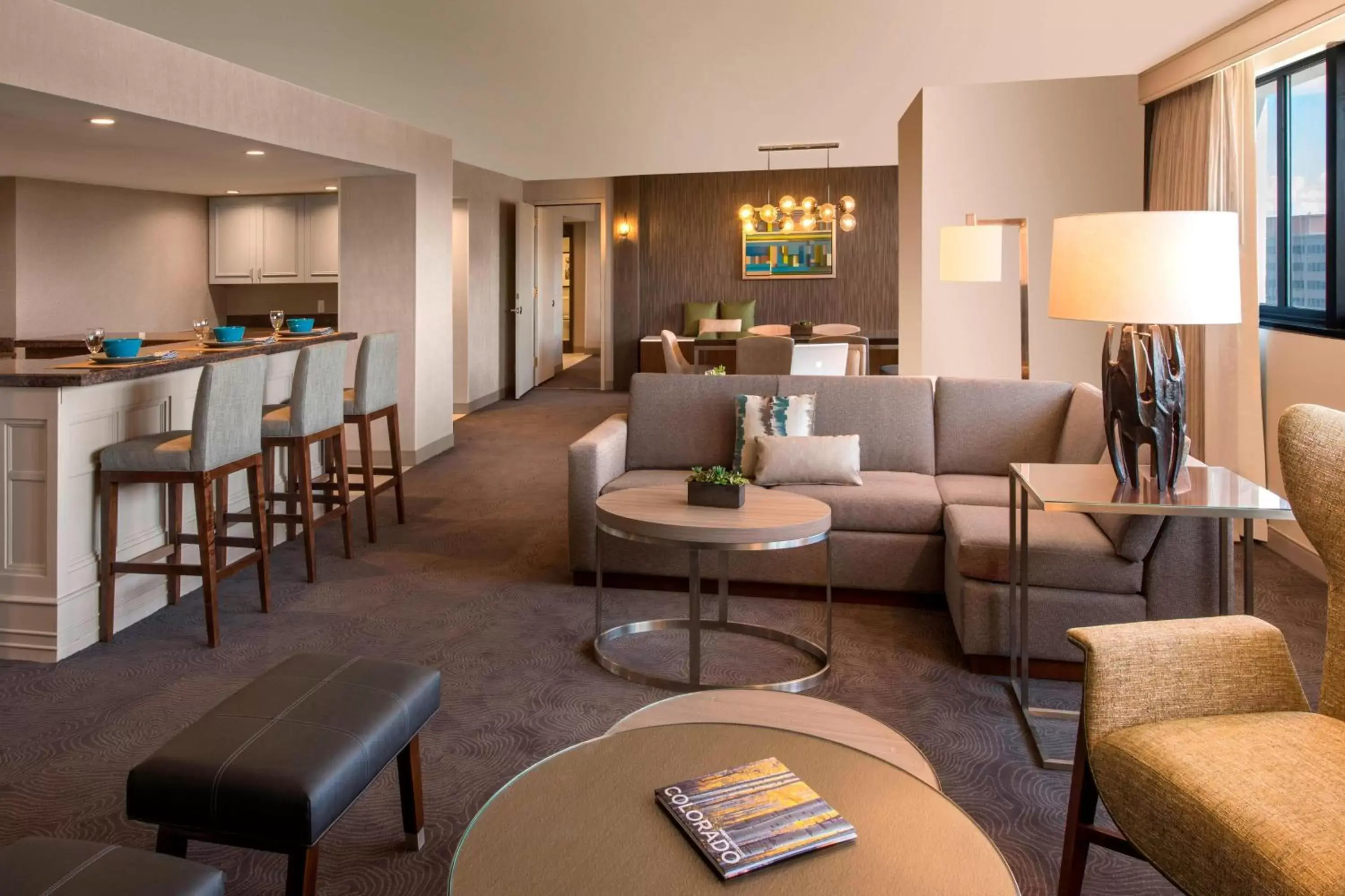 Living room, Lounge/Bar in Denver Marriott Tech Center