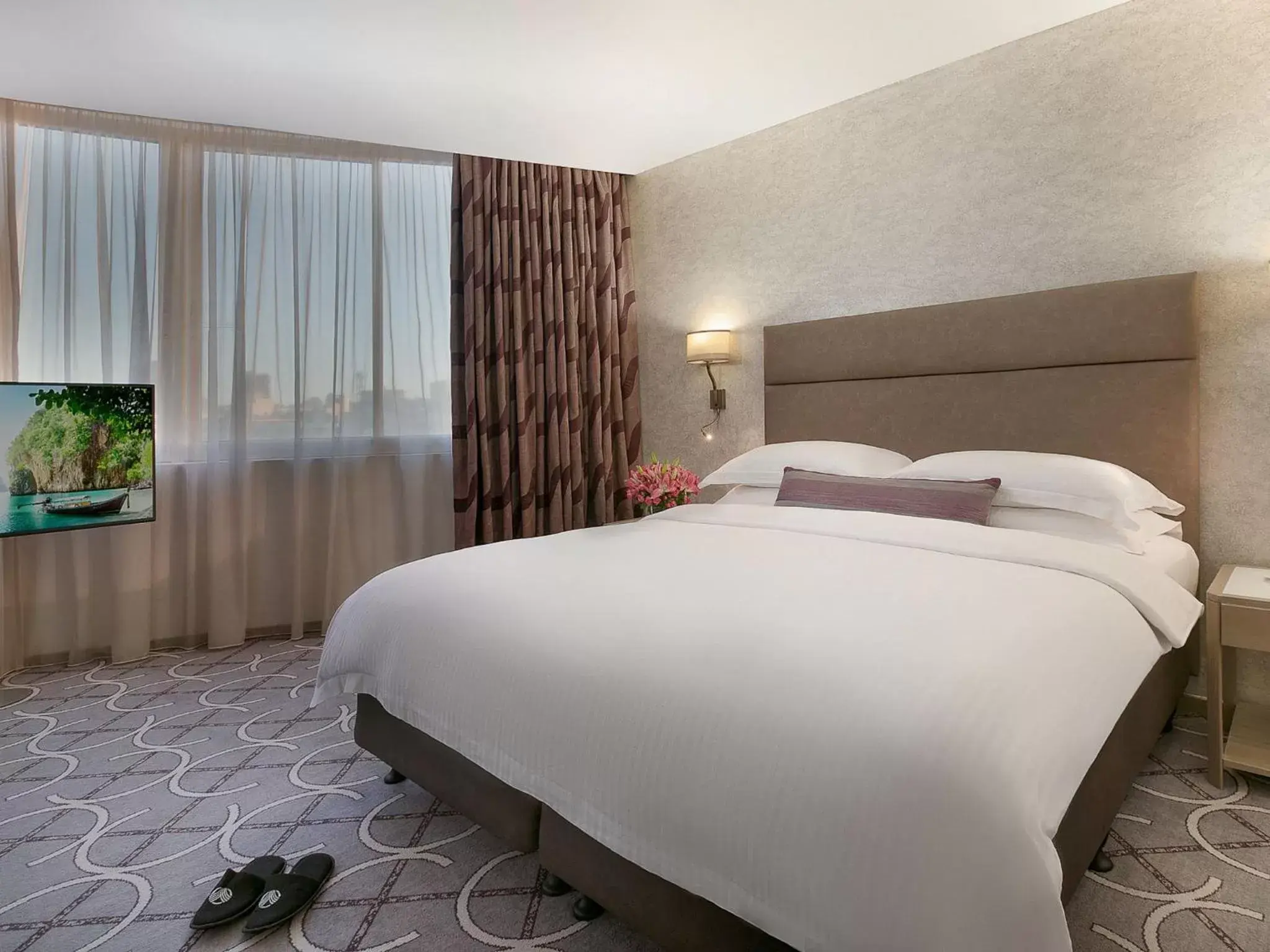 Bed in Gefinor Rotana – Beirut