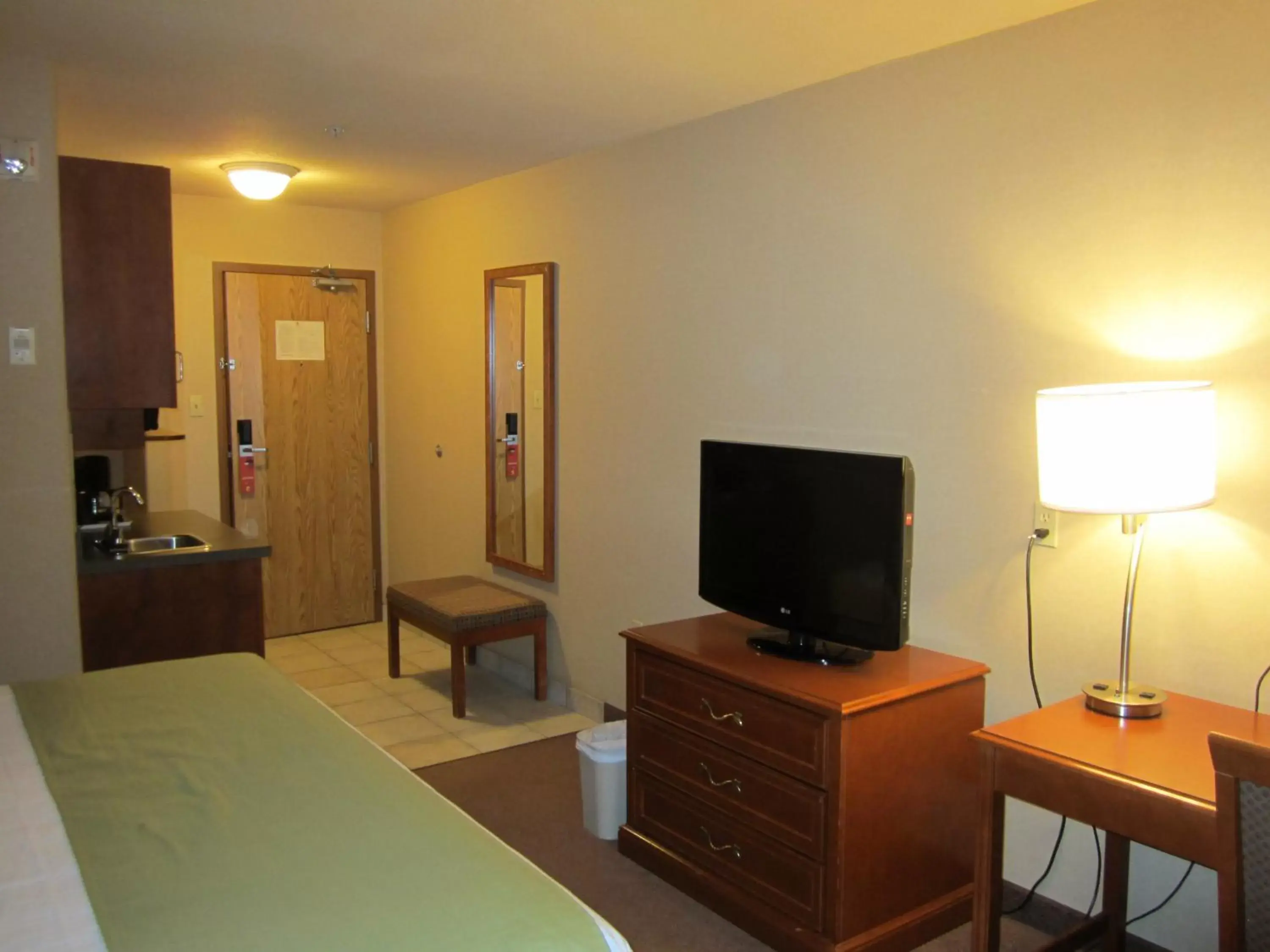 TV and multimedia, TV/Entertainment Center in Super 8 by Wyndham Fort St. John BC