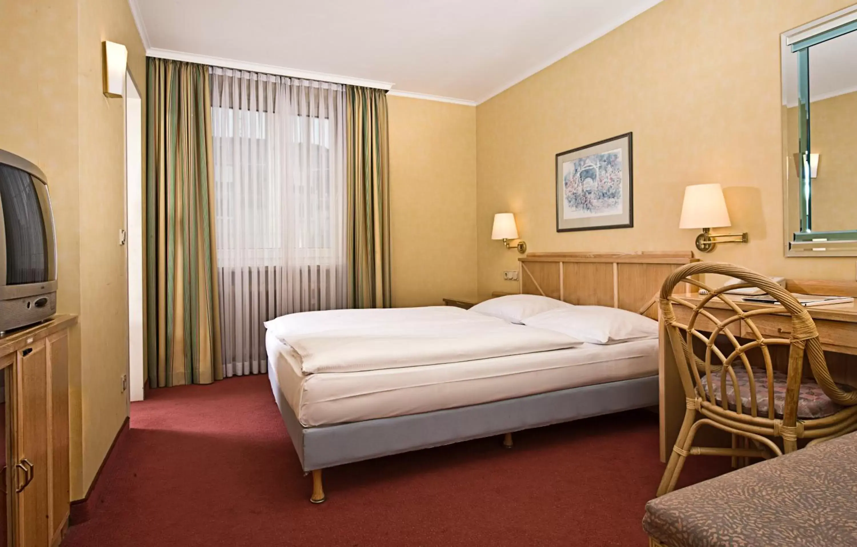 Photo of the whole room, Bed in TRYP by Wyndham Köln City Centre