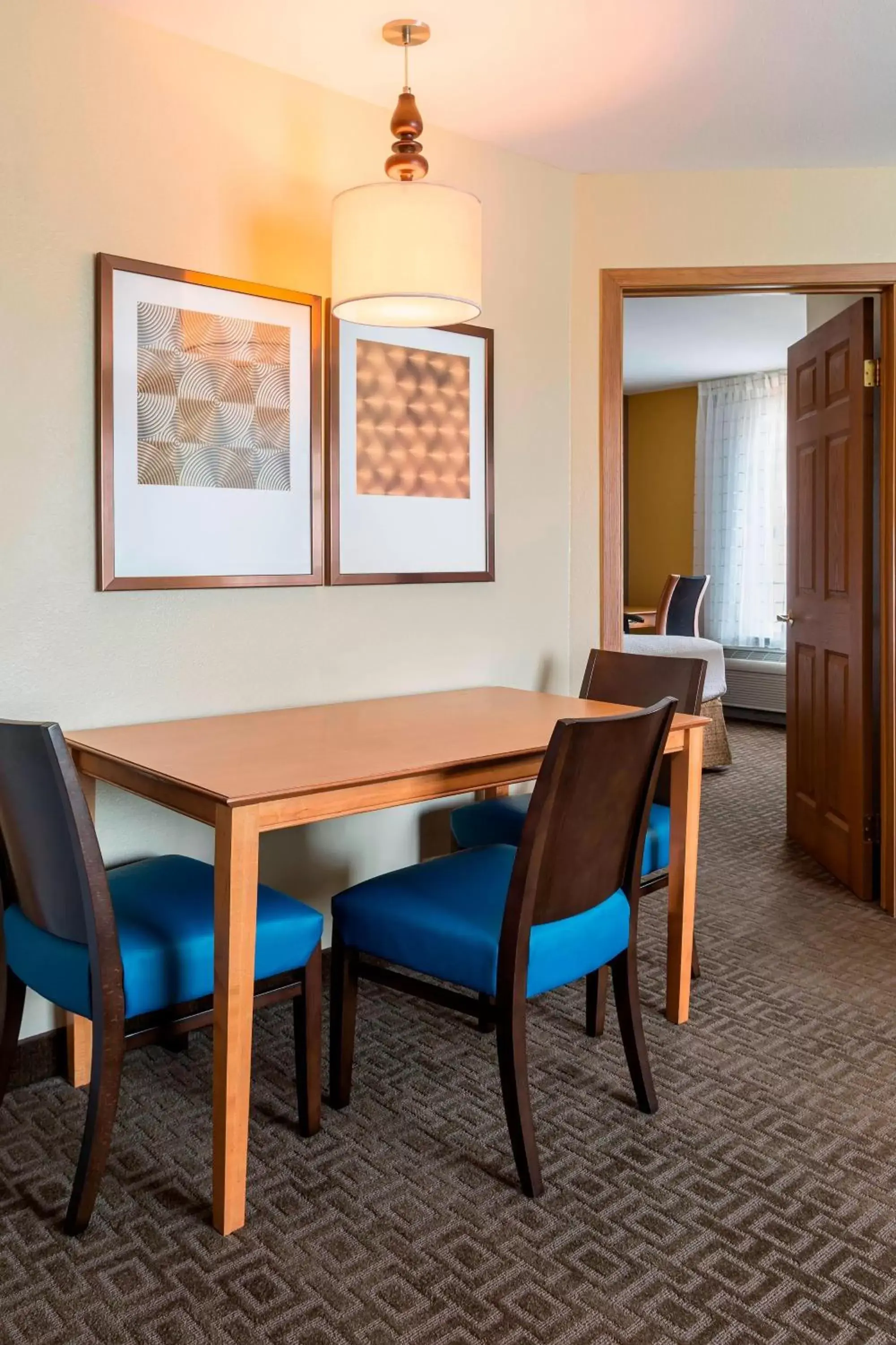 Photo of the whole room, Dining Area in TownePlace Suites Phoenix North