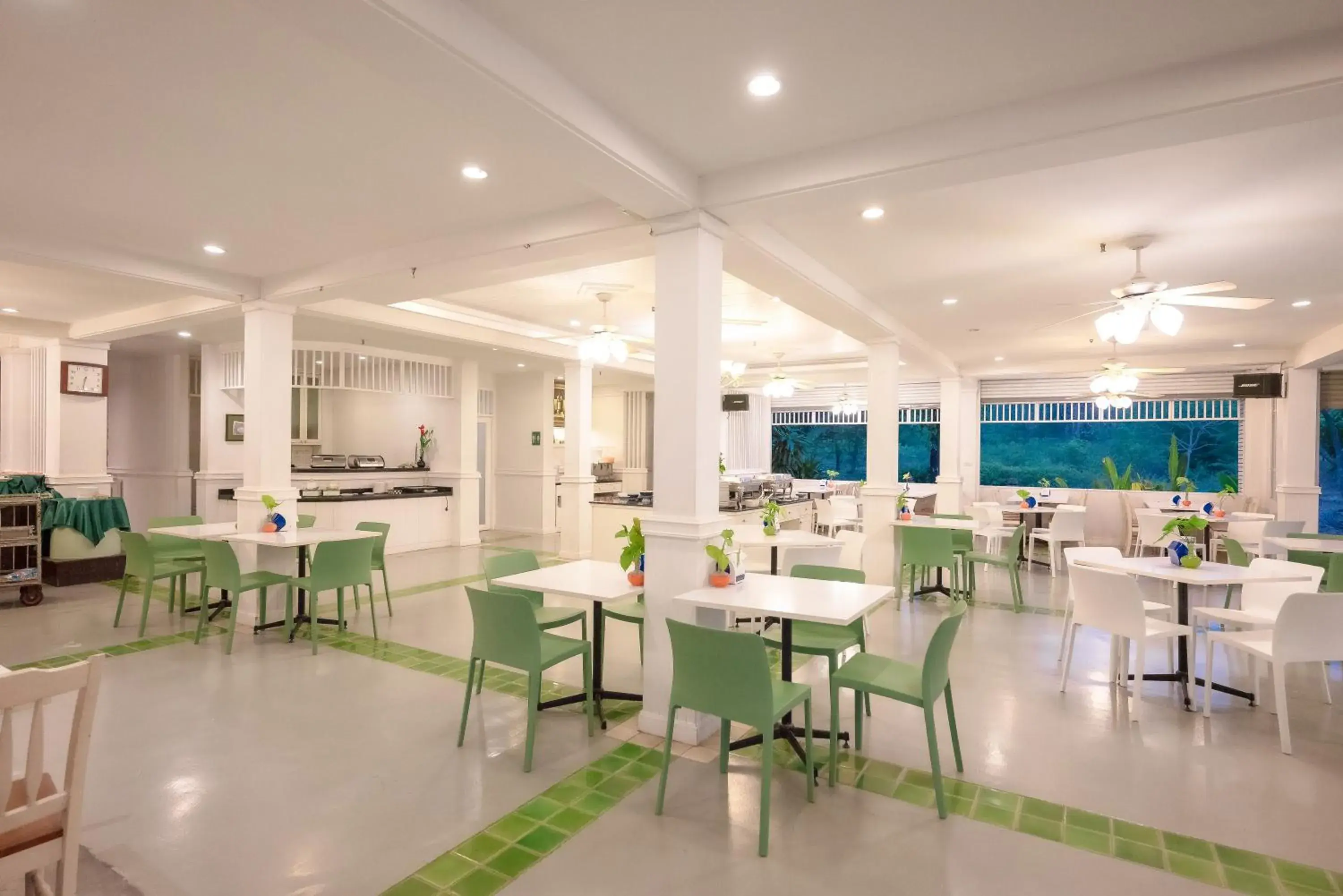 Restaurant/places to eat in Comsaed River Kwai Resort Restaurant/places to eat in Comsaed River Kwai Resort