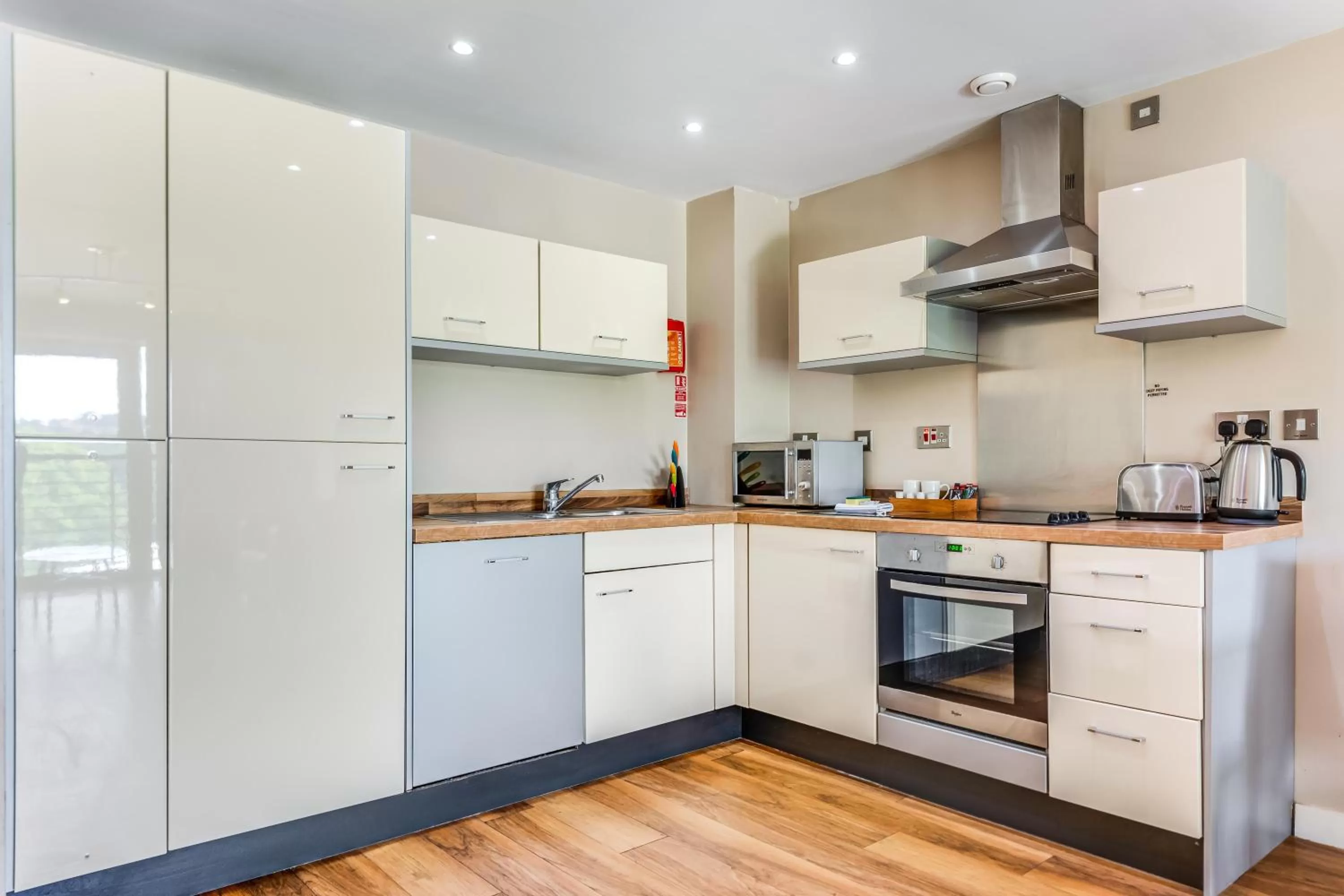 Kitchen or kitchenette in Roomzzz Leeds Headingley