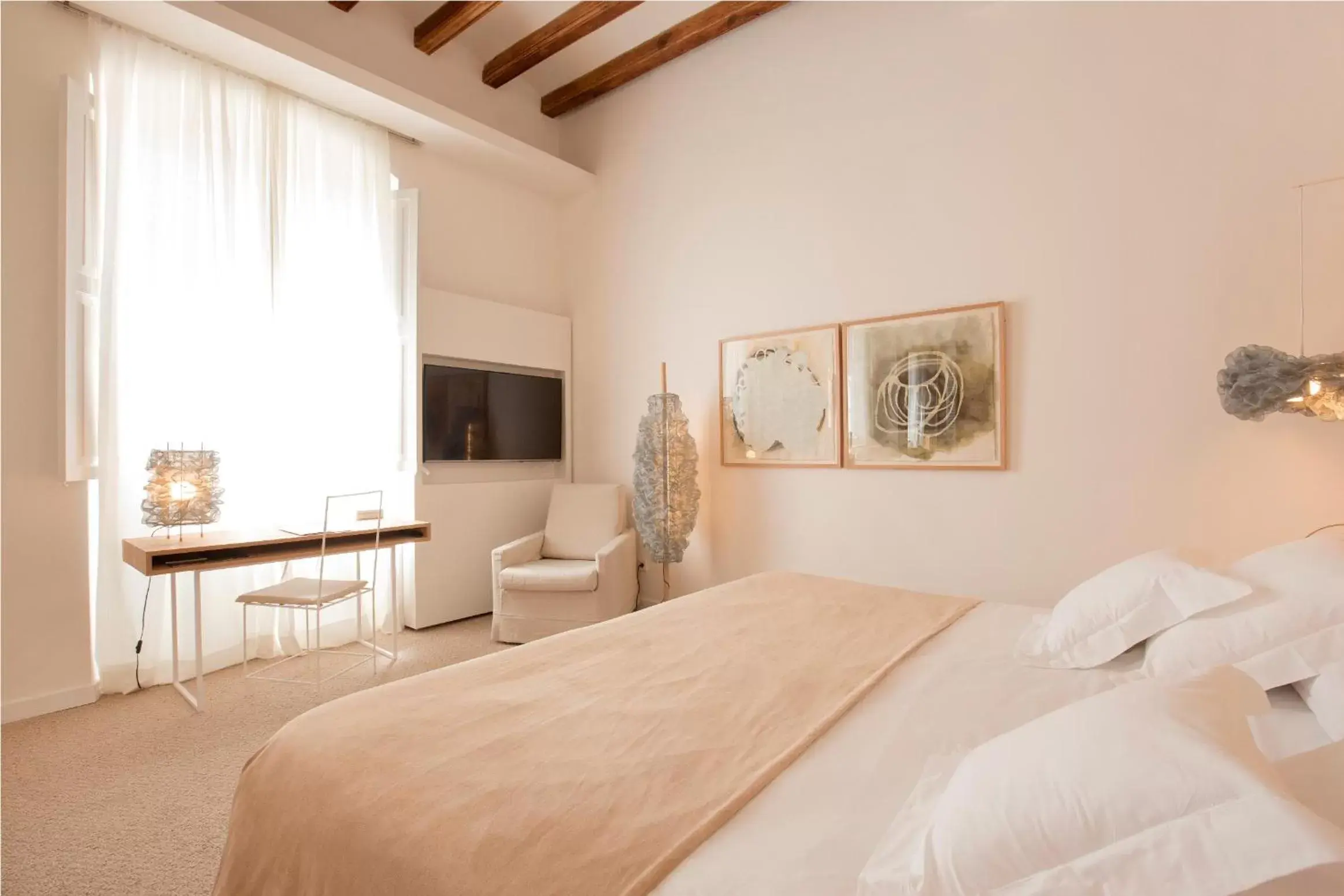 Living room, Bed in Convent de la Missio - Adults Only