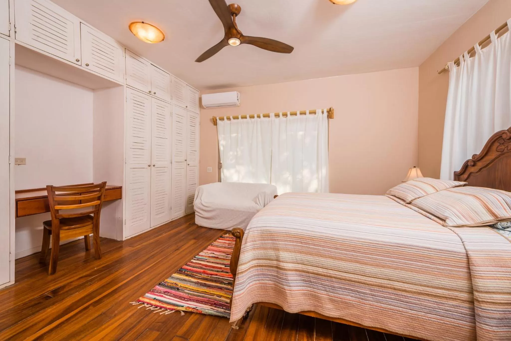 Bedroom, Bed in Corona del Mar