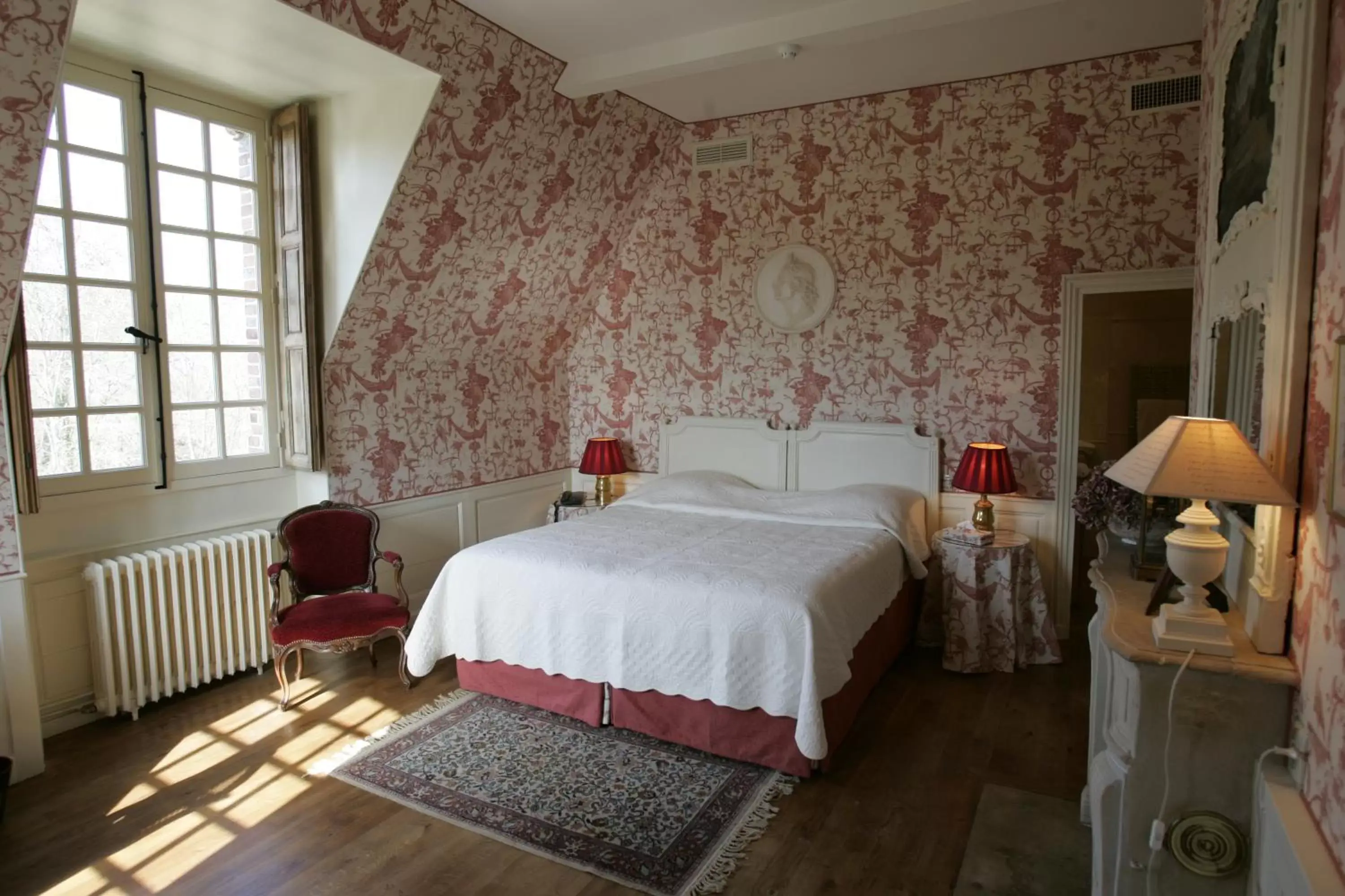 Bedroom, Bed in Château-Hôtel de Bourron