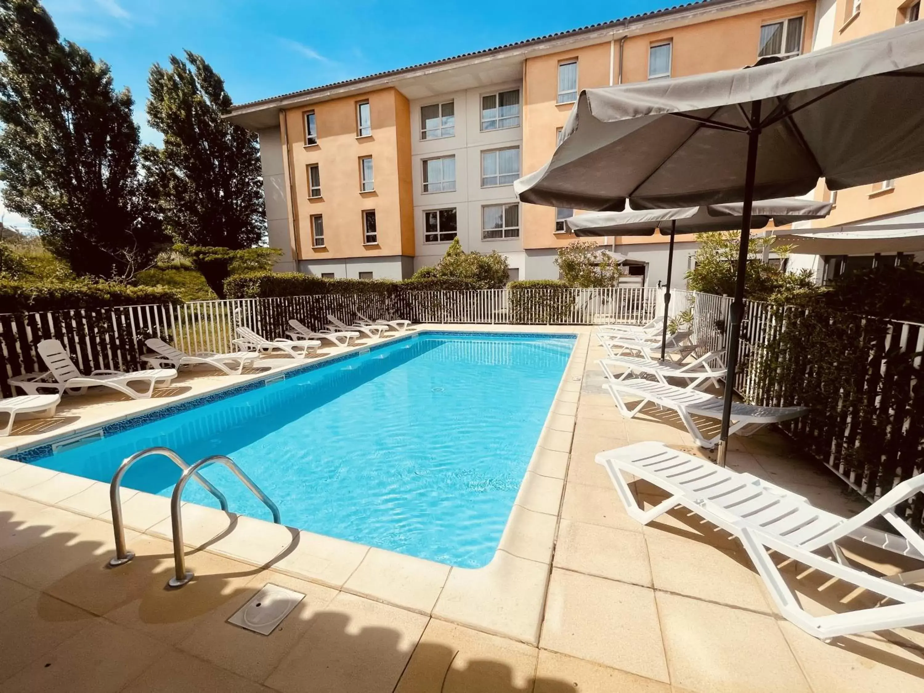 Swimming Pool in Zenitude Hôtel-Résidences Carcassonne