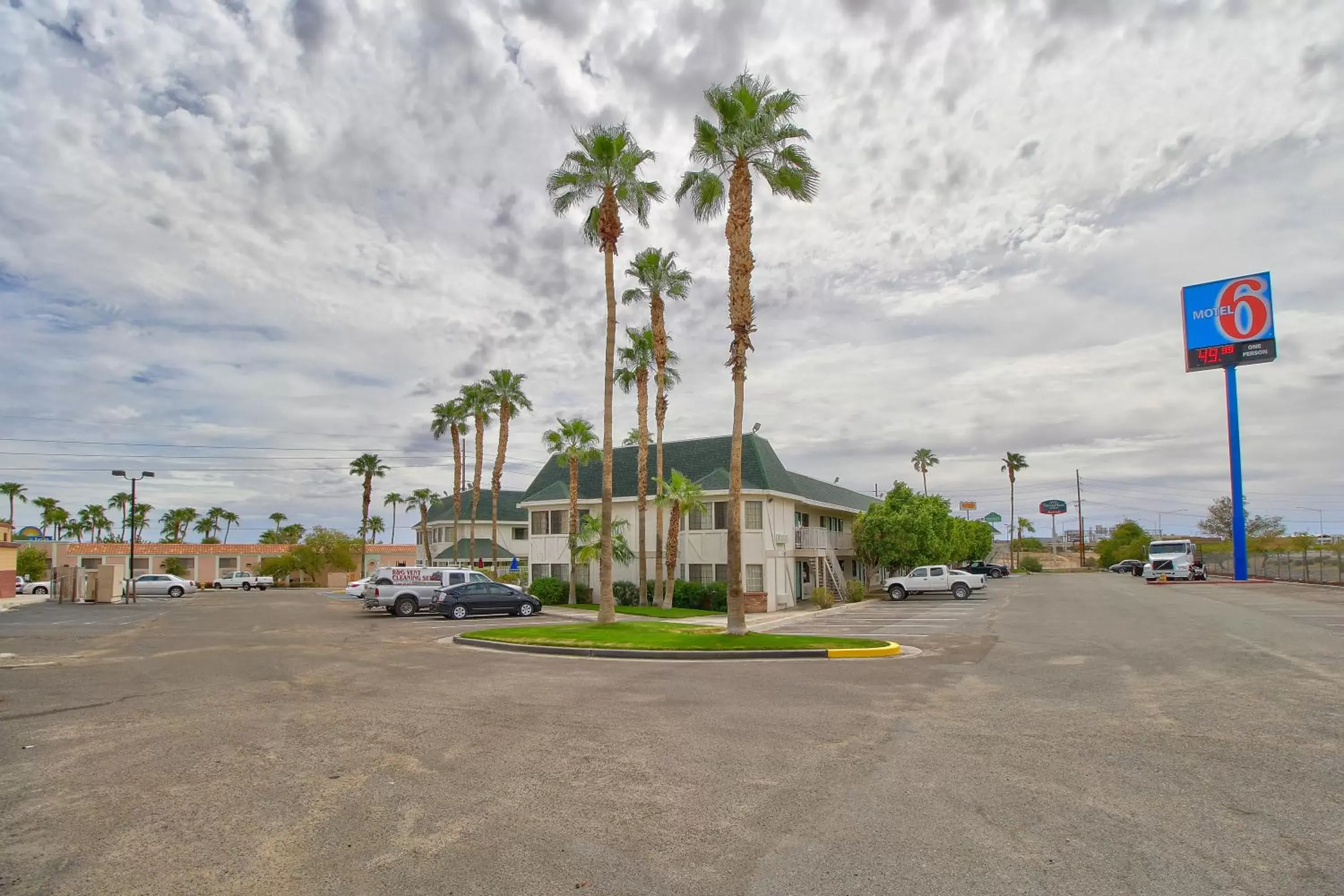 Property Building in Motel 6-Yuma, AZ - East