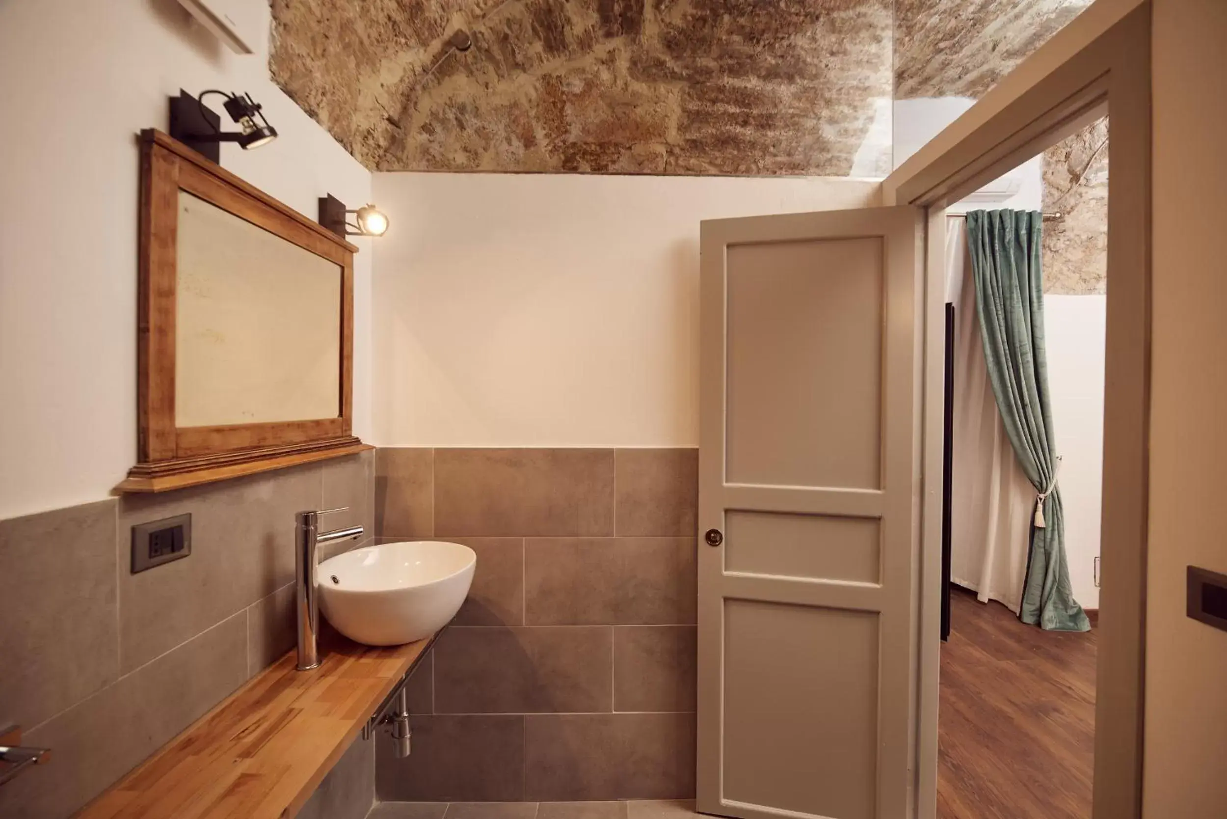 Bathroom in L' Hôtellerie Easy Suites