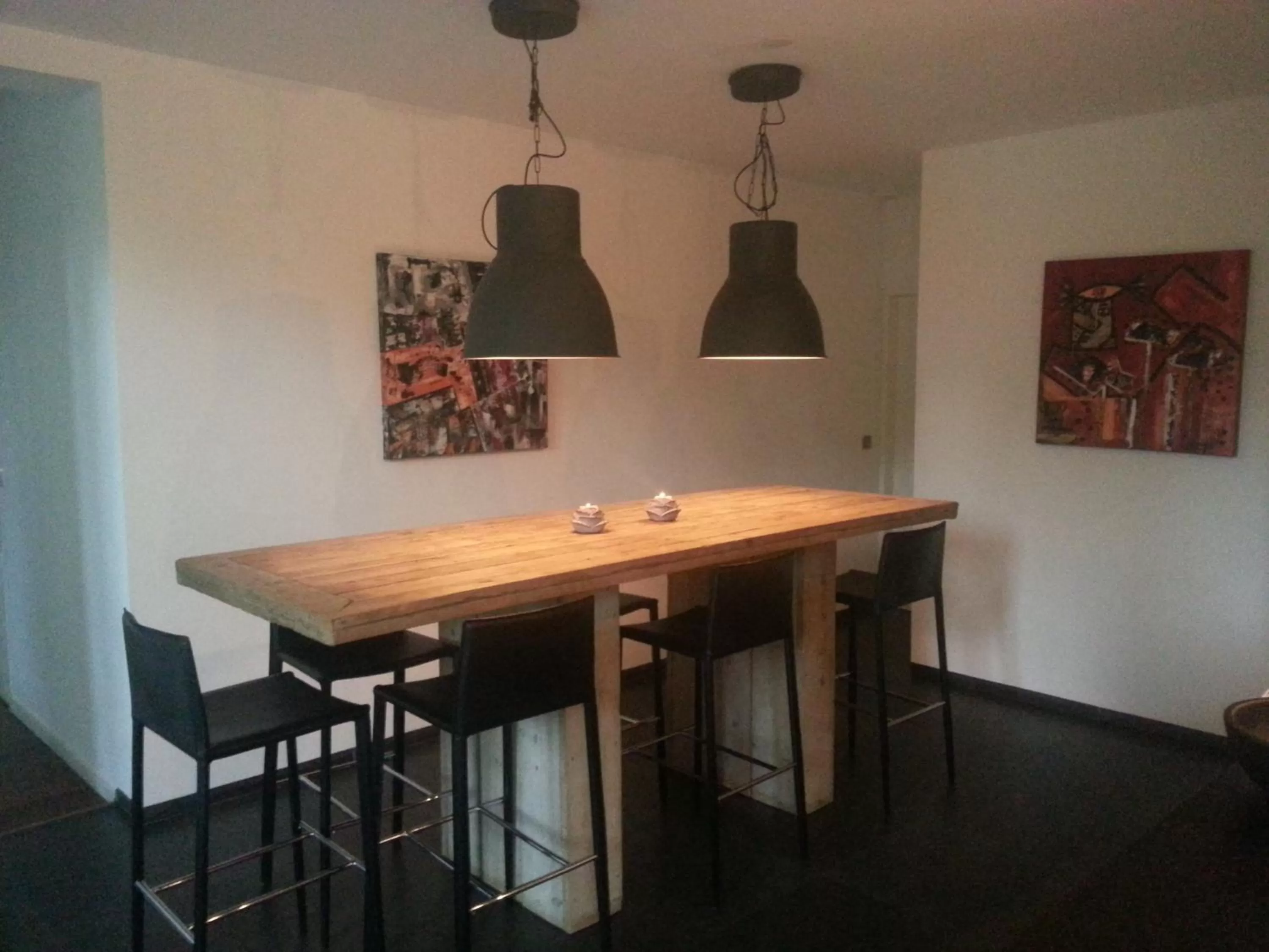 Restaurant/places to eat in B & B Waalre